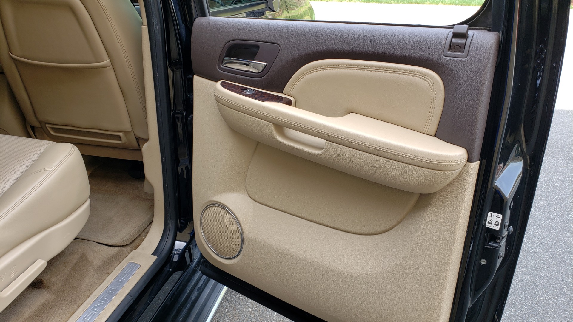 Used 2012 GMC YUKON XL DENALI AWD / NAV / SUN & ENT PKG / SUNROOF / REARVIEW / 3-ROW for sale Sold at Formula Imports in Charlotte NC 28227 67