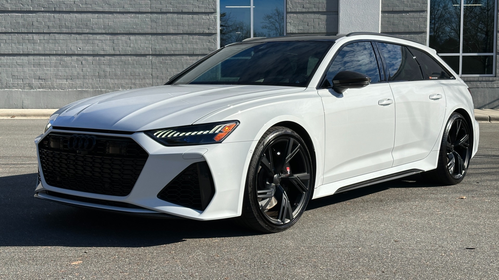 Used 2022 Audi RS 6 Avant 4.0T QUATTRO AVANT / B&O SOUND / EXECUTIVE / CARBON OPTIC PKG for sale Sold at Formula Imports in Charlotte NC 28227 35