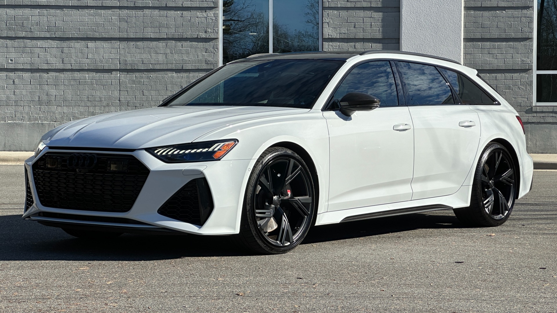 Used 2022 Audi RS 6 Avant 4.0T QUATTRO AVANT / B&O SOUND / EXECUTIVE / CARBON OPTIC PKG for sale Sold at Formula Imports in Charlotte NC 28227 1