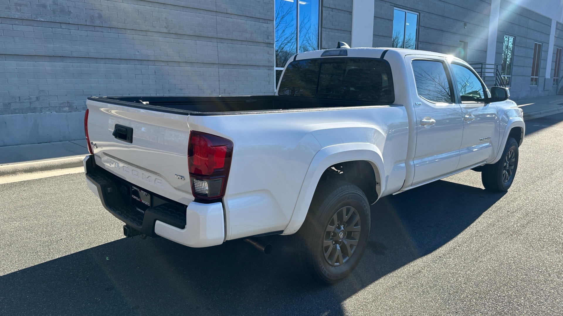 Used 2022 Toyota Tacoma 4WD SR5 / CLOTH / V6 ENGINE / LONG BED / CREW CAB for sale $40,995 at Formula Imports in Charlotte NC 28227 4
