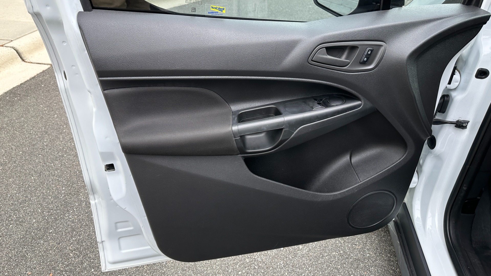 Used 2016 Ford Transit Connect XL / CRUISE CONTROL / FIXED REAR GLASS / CLOTH / REAR CAMERA for sale Sold at Formula Imports in Charlotte NC 28227 10