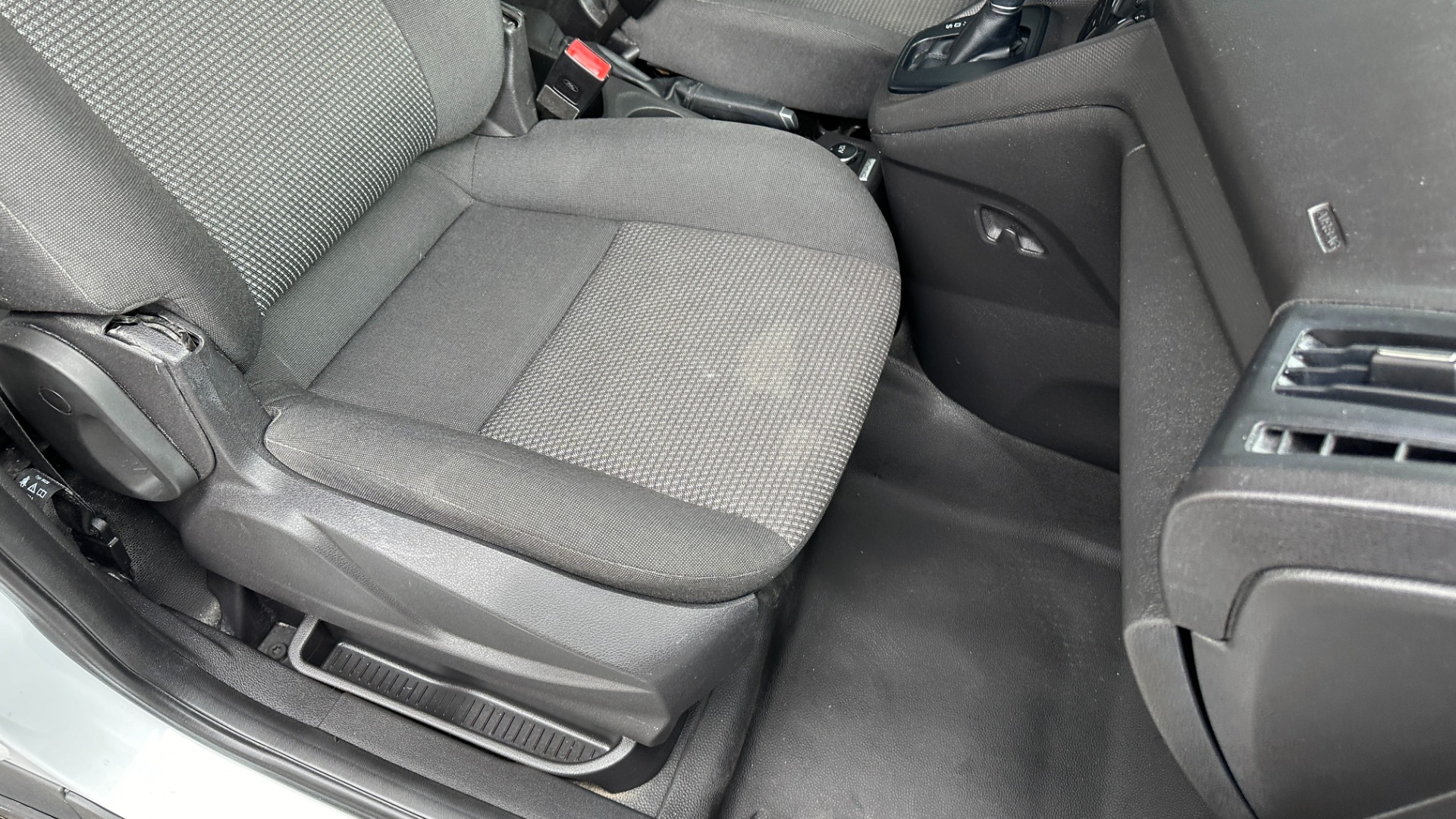 Used 2016 Ford Transit Connect XL / CRUISE CONTROL / FIXED REAR GLASS / CLOTH / REAR CAMERA for sale Sold at Formula Imports in Charlotte NC 28227 24
