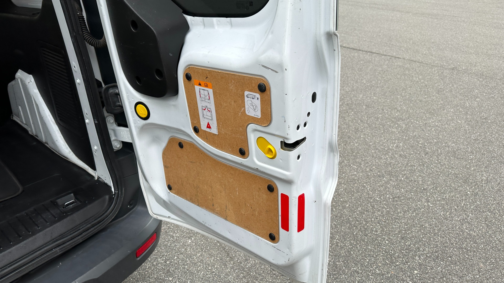 Used 2016 Ford Transit Connect XL / CRUISE CONTROL / FIXED REAR GLASS / CLOTH / REAR CAMERA for sale Sold at Formula Imports in Charlotte NC 28227 32
