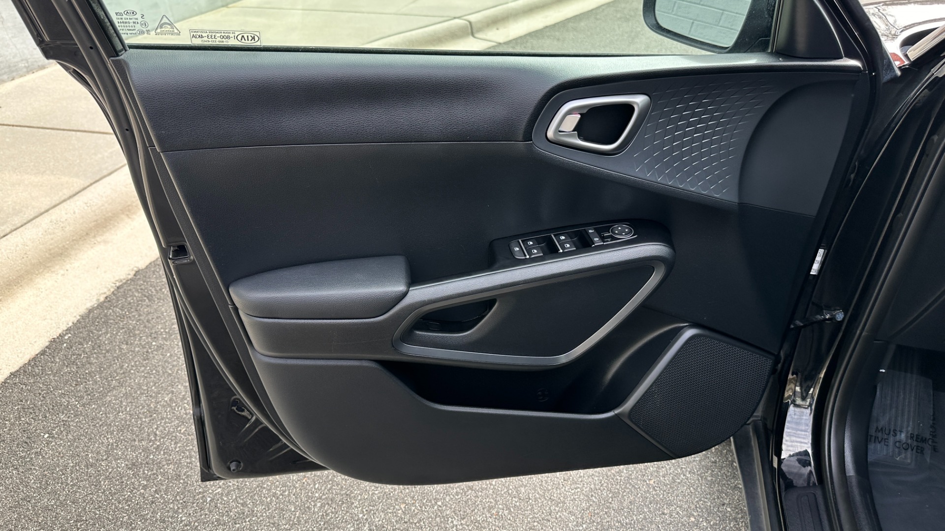 Used 2021 Kia Soul LX / RADIO DISPLAY / 4CYL ENGINE / CARPET FLOOR MATS for sale Sold at Formula Imports in Charlotte NC 28227 11