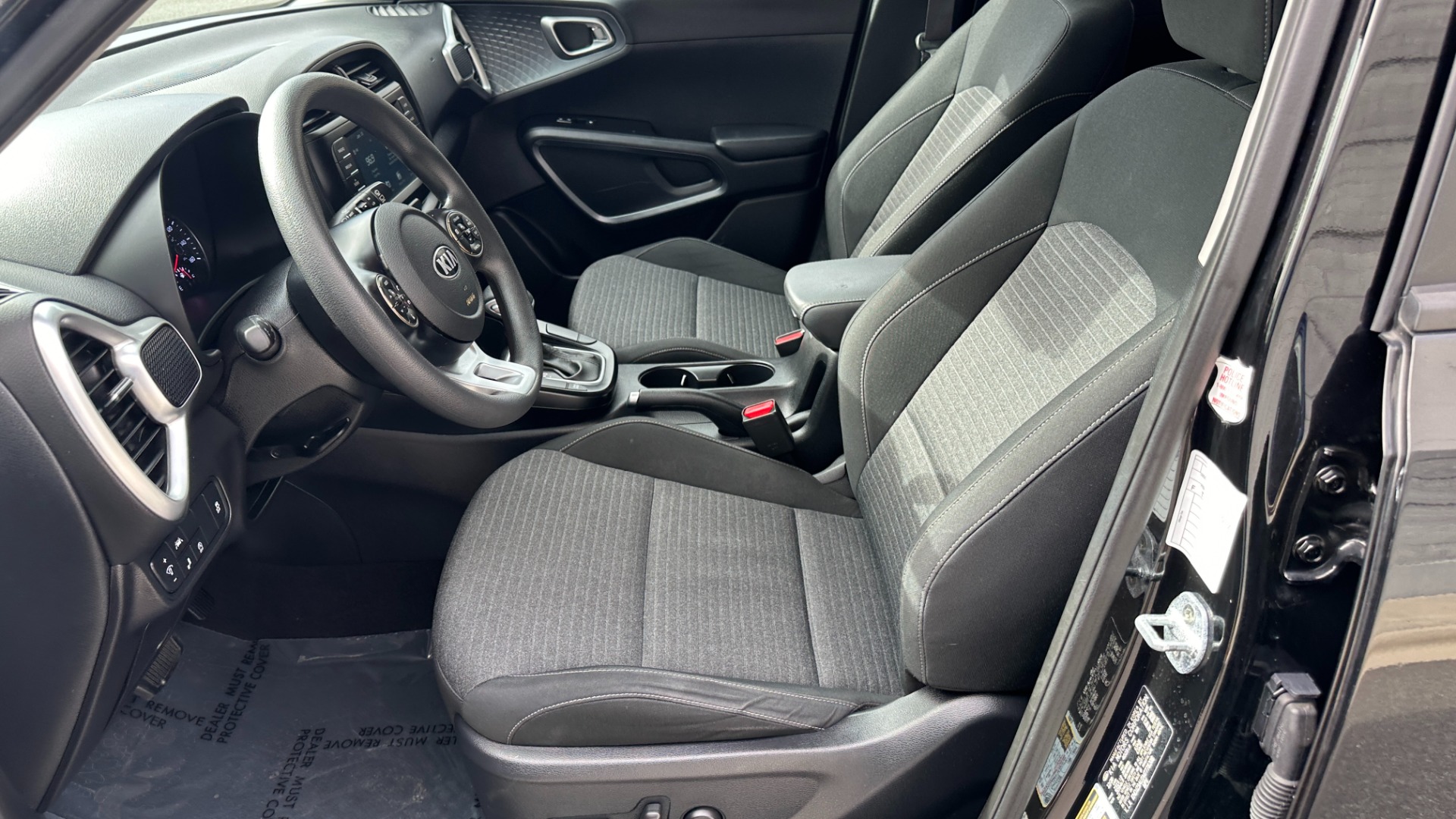 Used 2021 Kia Soul LX / RADIO DISPLAY / 4CYL ENGINE / CARPET FLOOR MATS for sale Sold at Formula Imports in Charlotte NC 28227 13