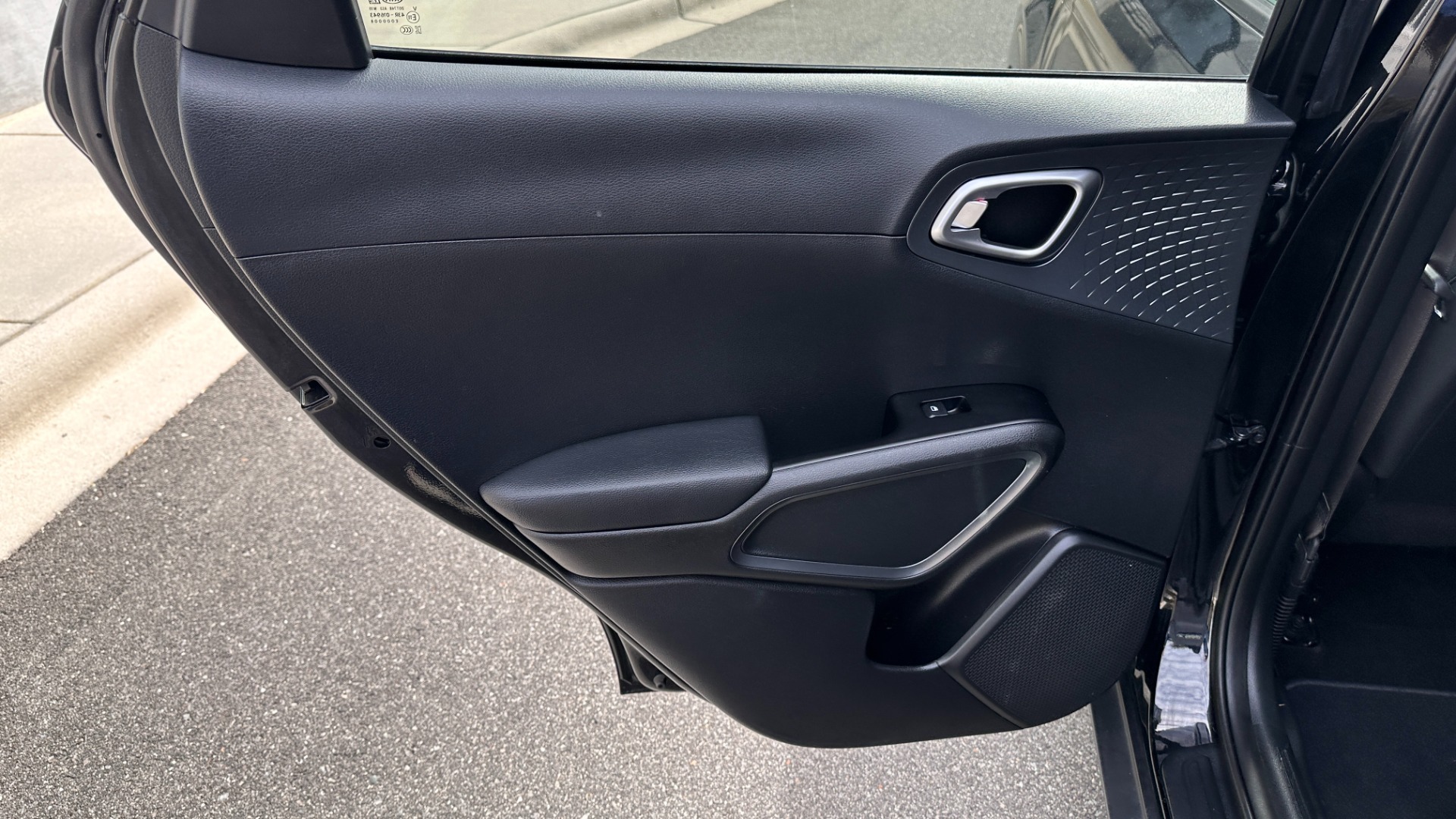 Used 2021 Kia Soul LX / RADIO DISPLAY / 4CYL ENGINE / CARPET FLOOR MATS for sale Sold at Formula Imports in Charlotte NC 28227 23