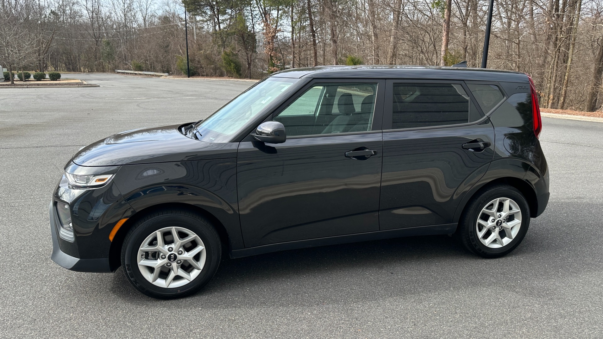 Used 2021 Kia Soul LX / RADIO DISPLAY / 4CYL ENGINE / CARPET FLOOR MATS for sale $17,995 at Formula Imports in Charlotte NC 28227 3