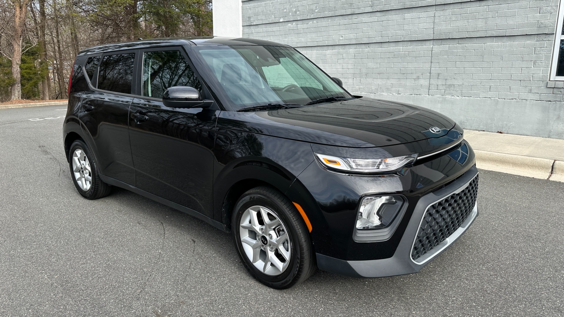 Used 2021 Kia Soul LX / RADIO DISPLAY / 4CYL ENGINE / CARPET FLOOR MATS for sale Sold at Formula Imports in Charlotte NC 28227 7