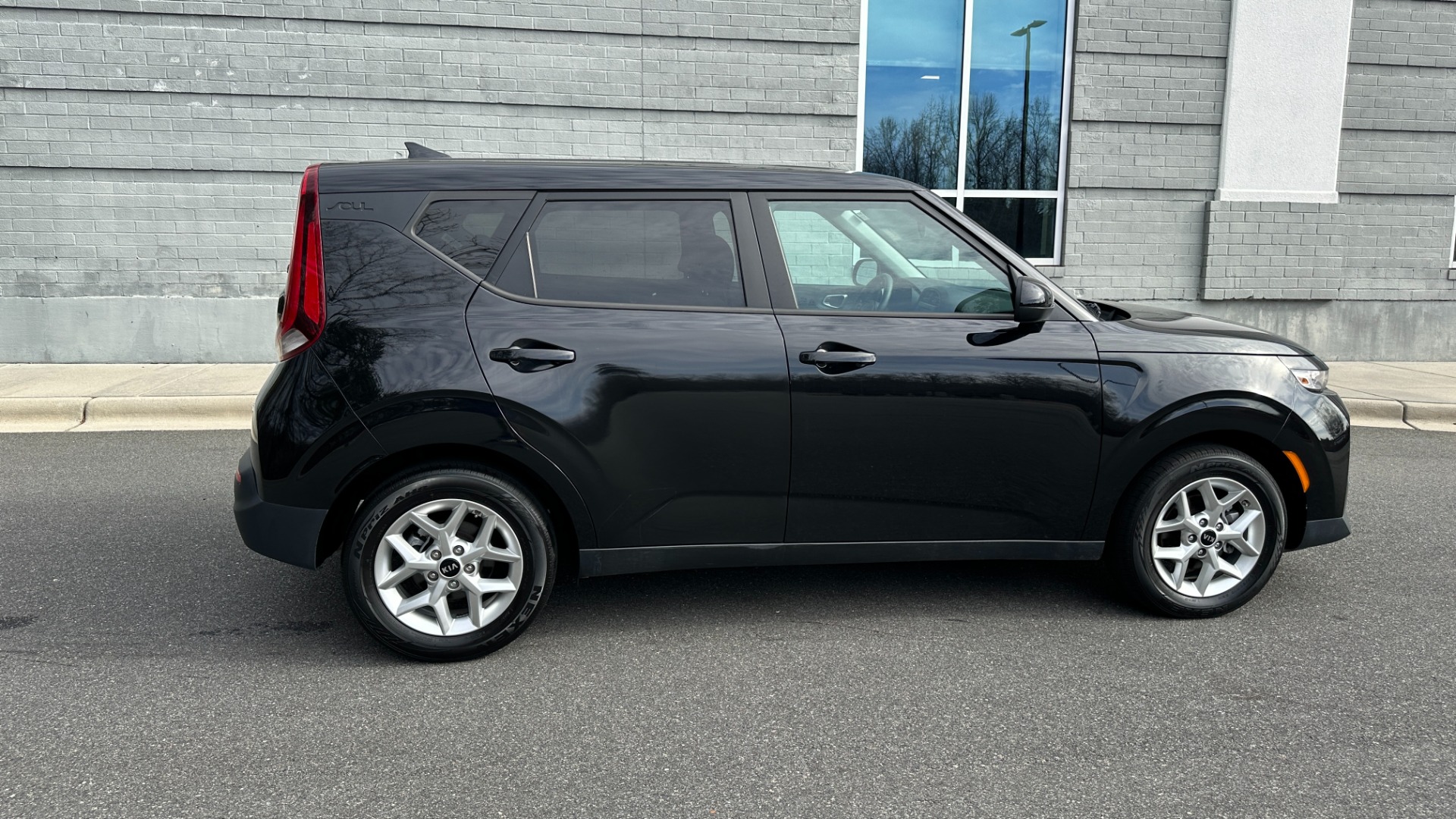 Used 2021 Kia Soul LX / RADIO DISPLAY / 4CYL ENGINE / CARPET FLOOR MATS ...