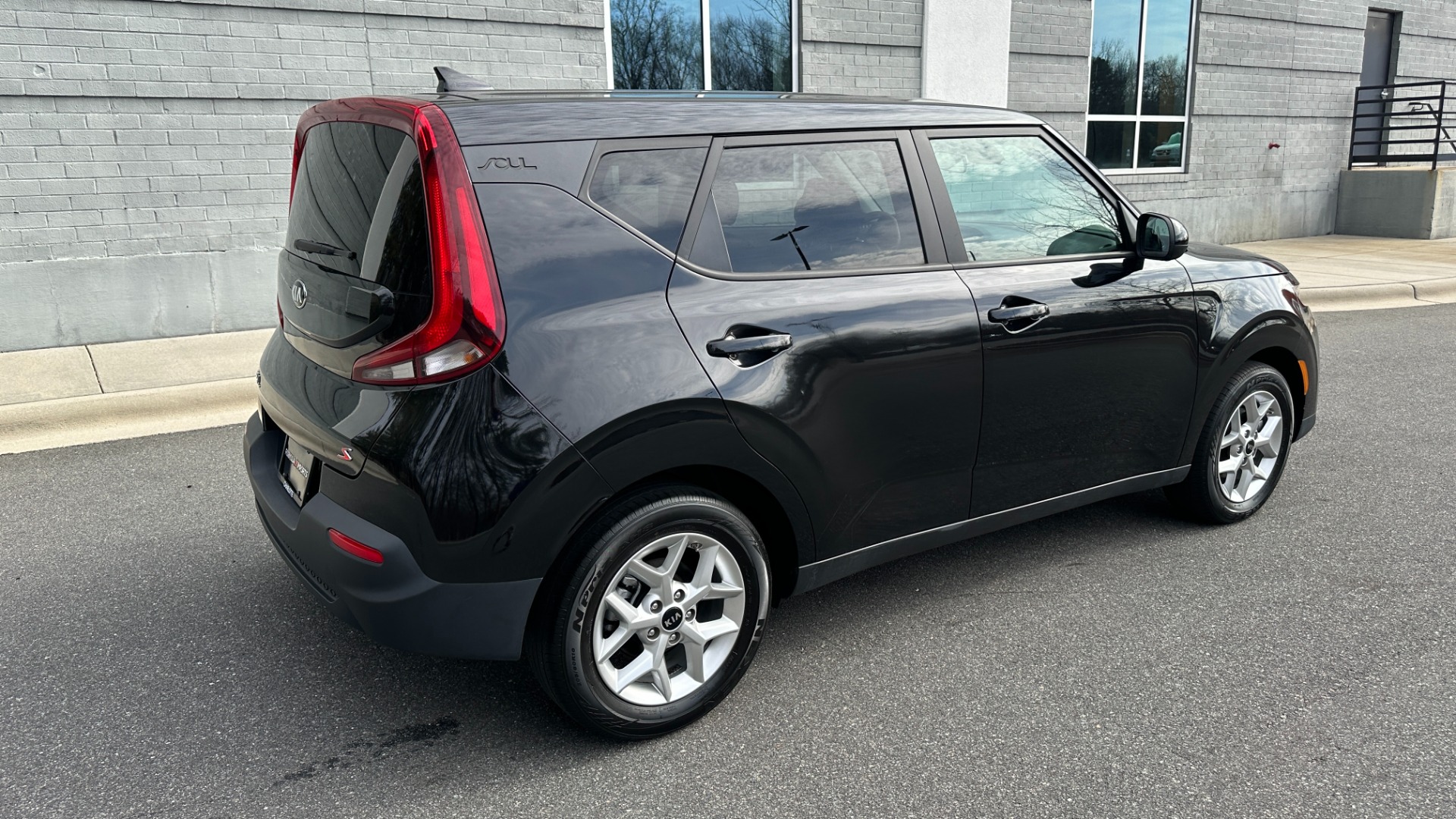 Used 2021 Kia Soul LX / RADIO DISPLAY / 4CYL ENGINE / CARPET FLOOR MATS for sale Sold at Formula Imports in Charlotte NC 28227 9