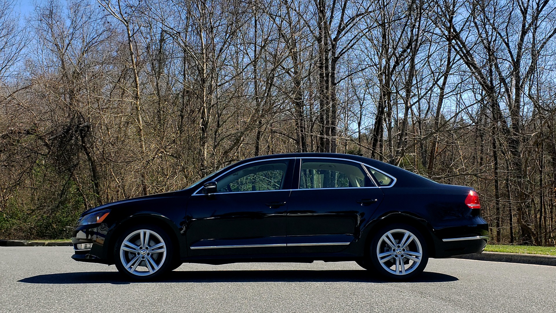 Used 2014 Volkswagen PASSAT SEL PREMIUM / NAV / SUNROOF / REARVIEW / 6-SPD AUTO for sale Sold at Formula Imports in Charlotte NC 28227 2