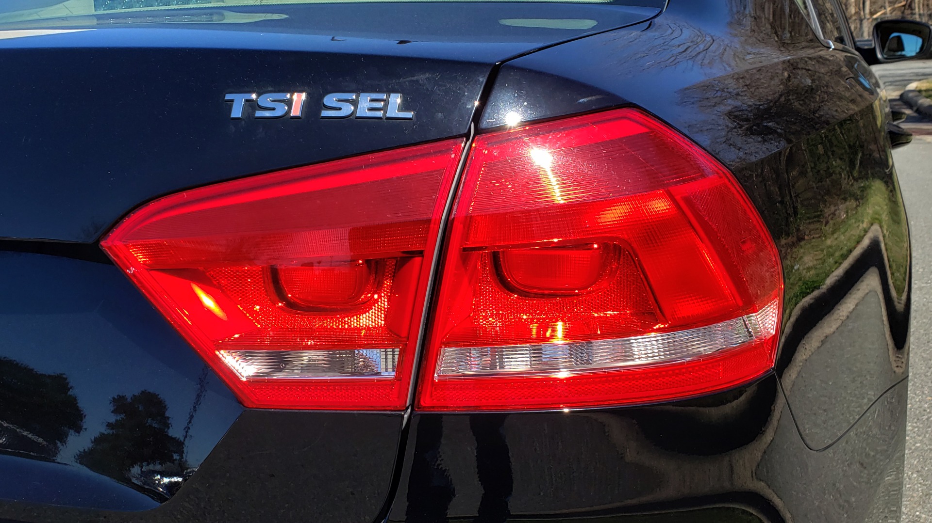 Used 2014 Volkswagen PASSAT SEL PREMIUM / NAV / SUNROOF / REARVIEW / 6-SPD AUTO for sale Sold at Formula Imports in Charlotte NC 28227 27