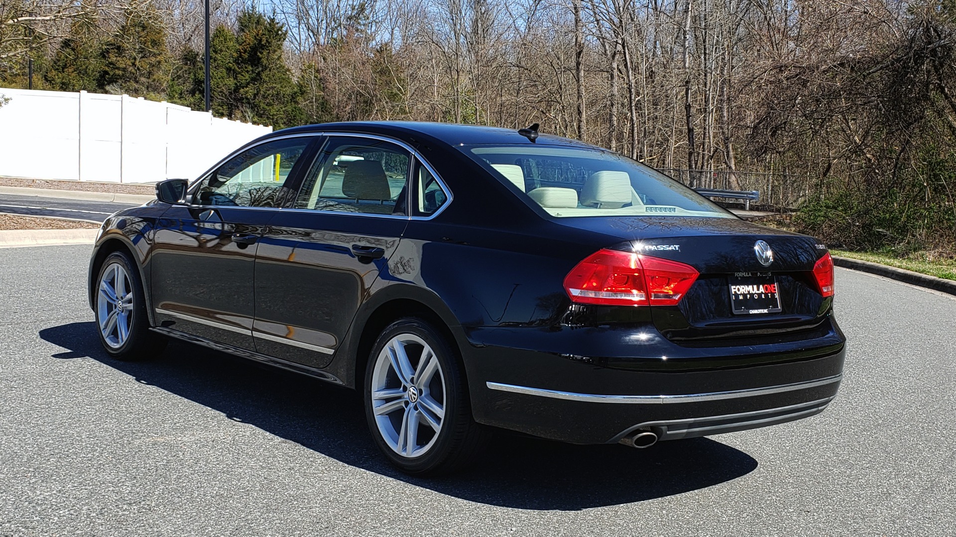 Used 2014 Volkswagen PASSAT SEL PREMIUM / NAV / SUNROOF / REARVIEW / 6-SPD AUTO for sale Sold at Formula Imports in Charlotte NC 28227 3