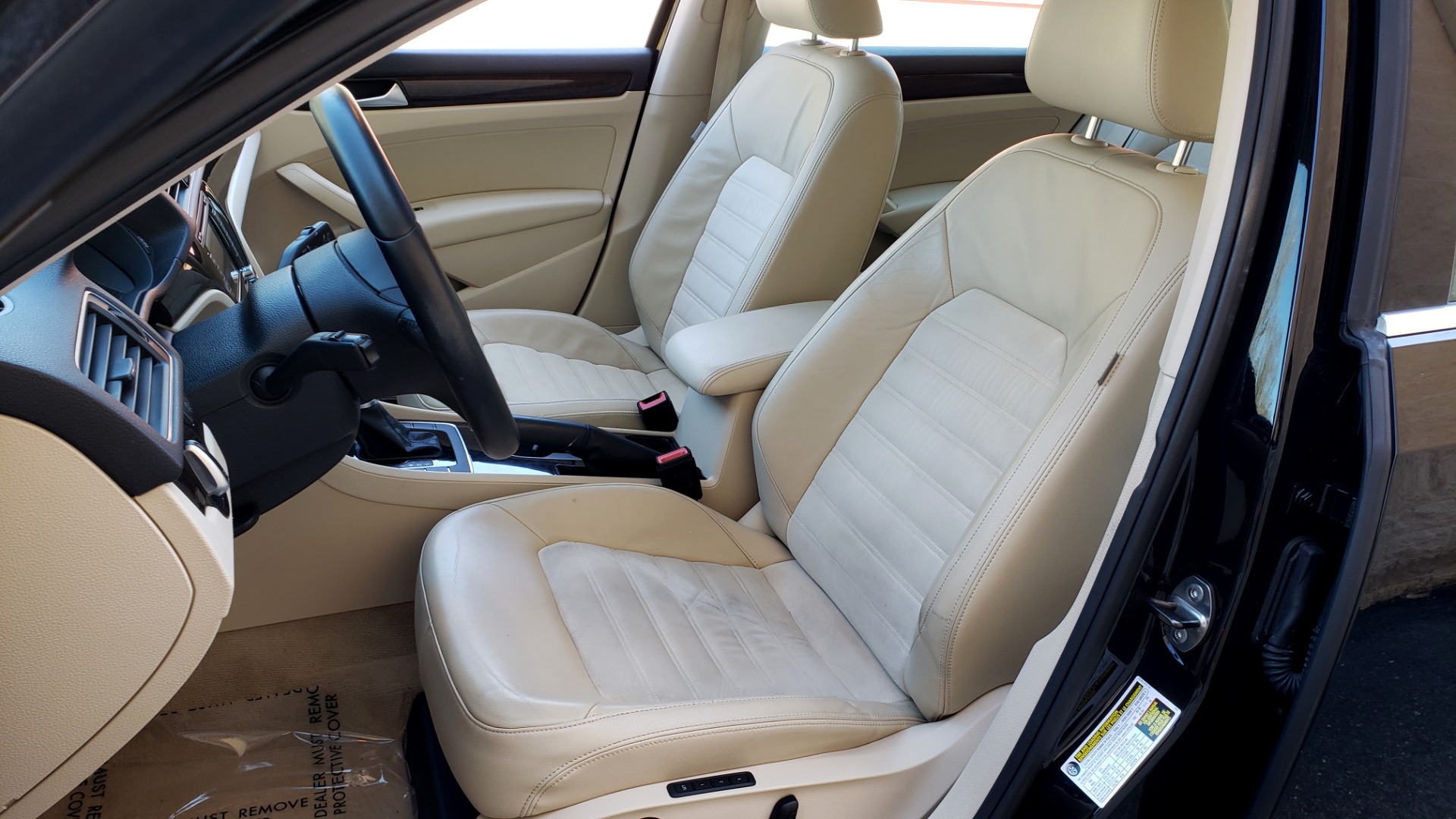 Used 2014 Volkswagen PASSAT SEL PREMIUM / NAV / SUNROOF / REARVIEW / 6-SPD AUTO for sale Sold at Formula Imports in Charlotte NC 28227 34