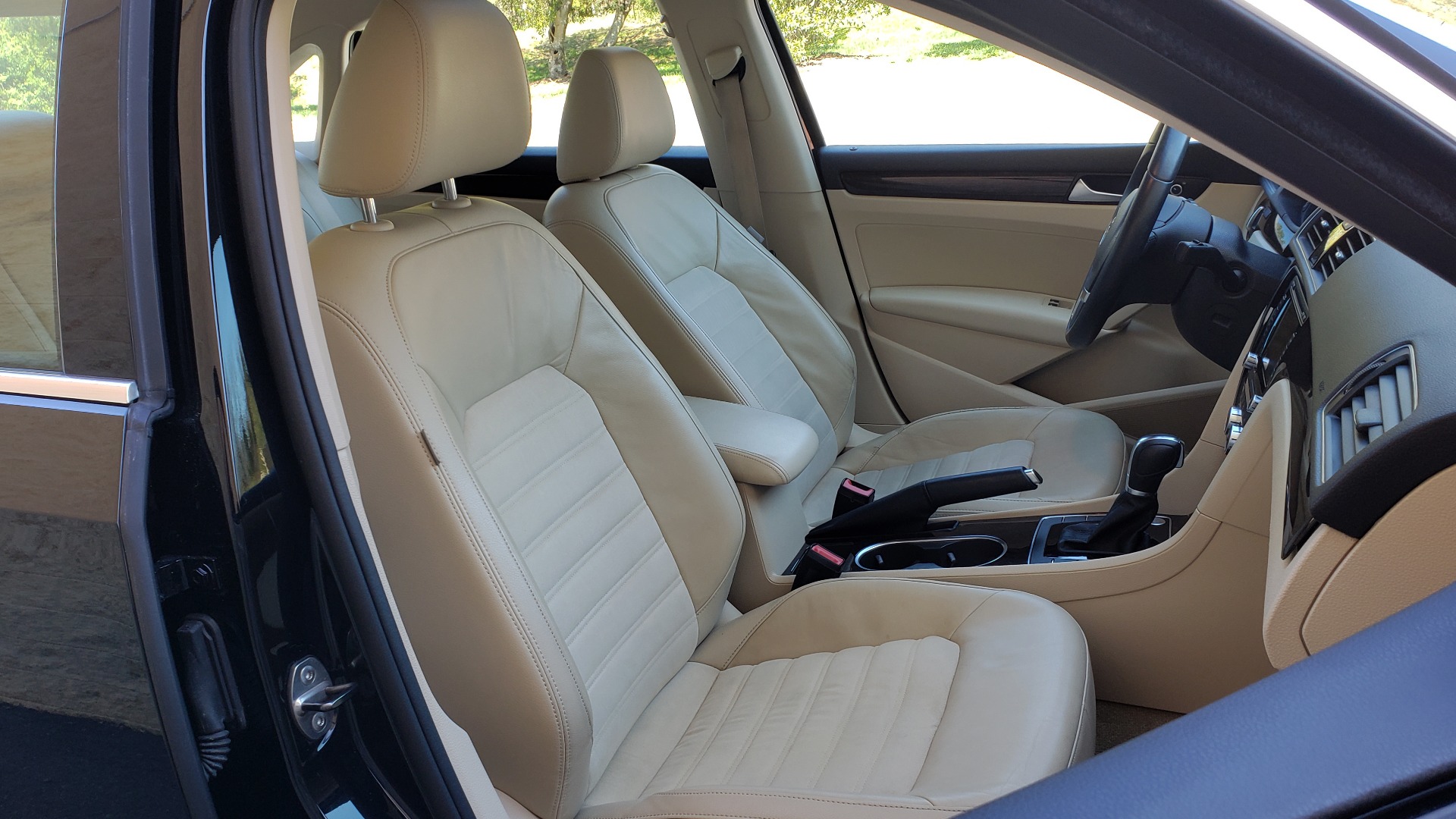 Used 2014 Volkswagen PASSAT SEL PREMIUM / NAV / SUNROOF / REARVIEW / 6-SPD AUTO for sale Sold at Formula Imports in Charlotte NC 28227 65