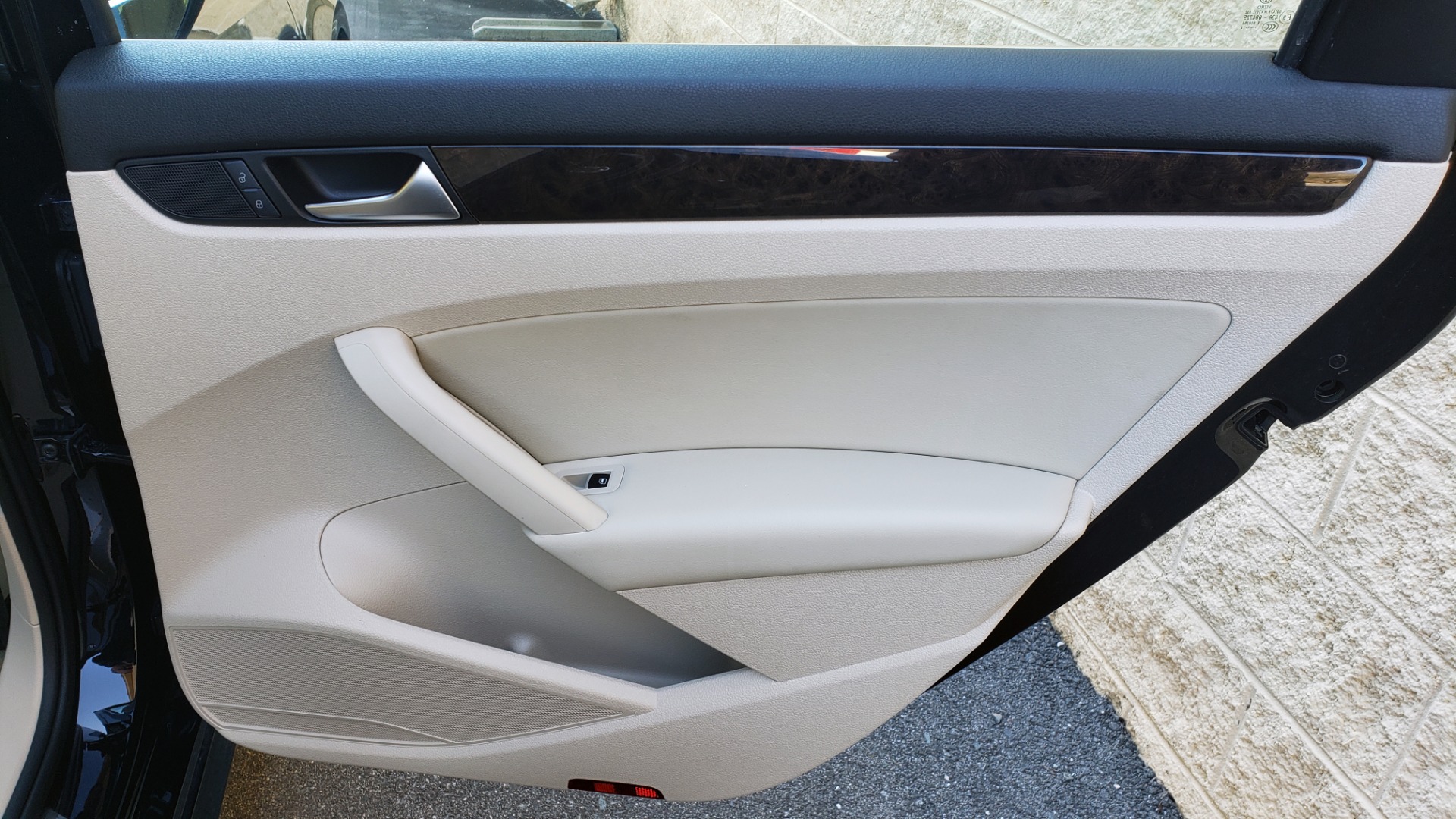 Used 2014 Volkswagen PASSAT SEL PREMIUM / NAV / SUNROOF / REARVIEW / 6-SPD AUTO for sale Sold at Formula Imports in Charlotte NC 28227 68