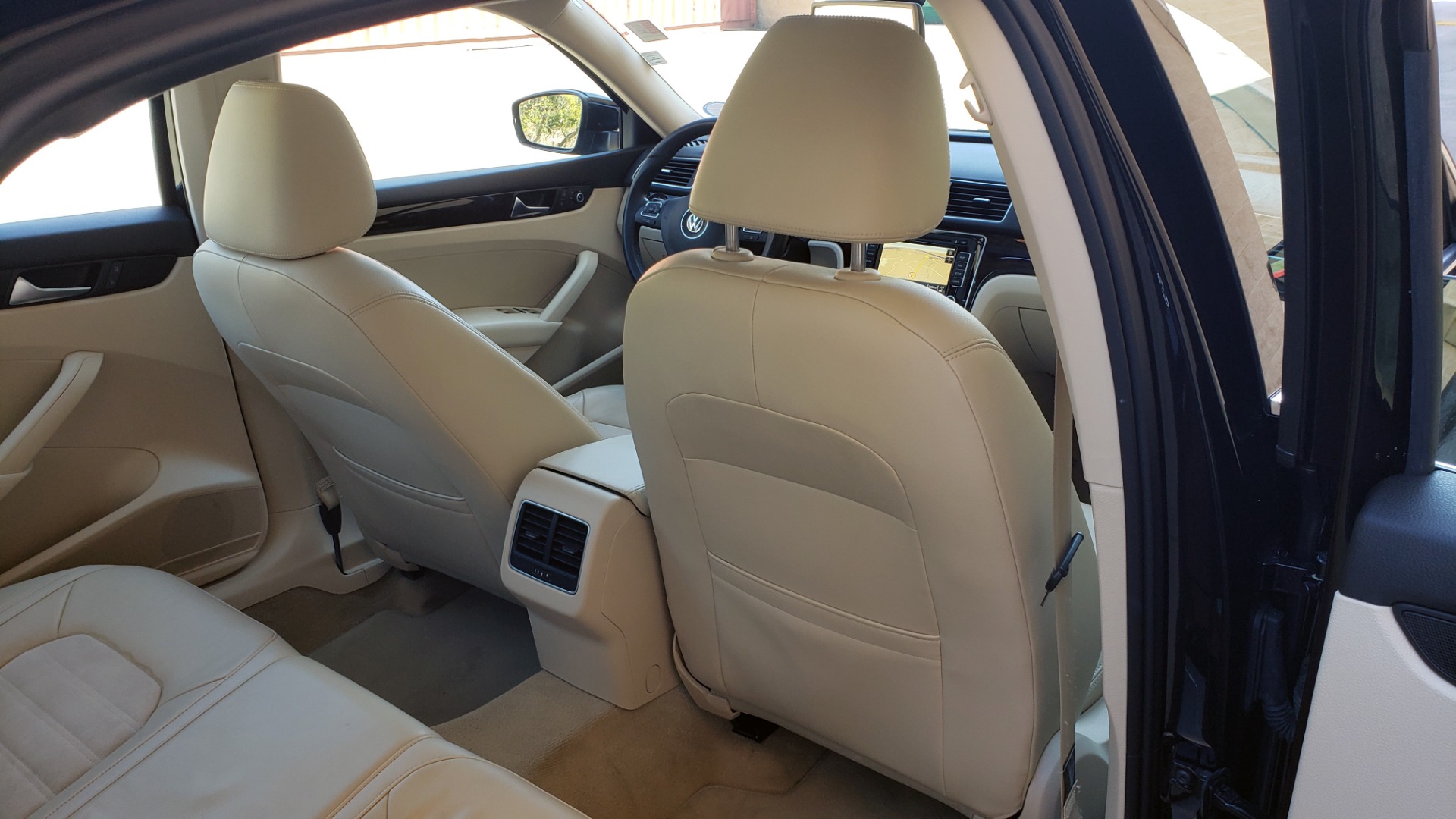 Used 2014 Volkswagen PASSAT SEL PREMIUM / NAV / SUNROOF / REARVIEW / 6-SPD AUTO for sale Sold at Formula Imports in Charlotte NC 28227 73