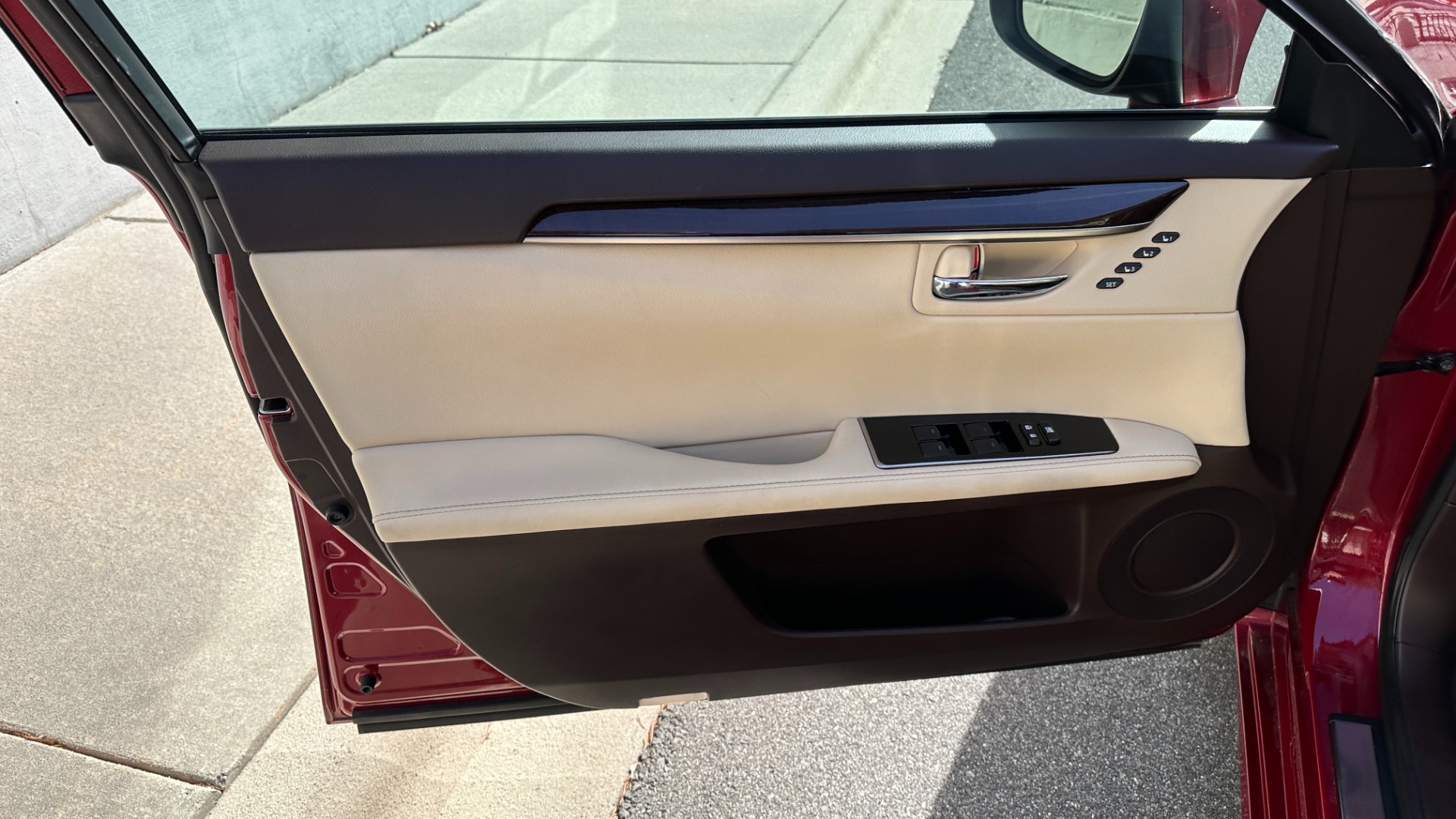 Used 2018 Lexus ES 350 LUXURY PKG / PANORAMIC ROOF / NAV PACKAGE / LED LIGHTS for sale Sold at Formula Imports in Charlotte NC 28227 11