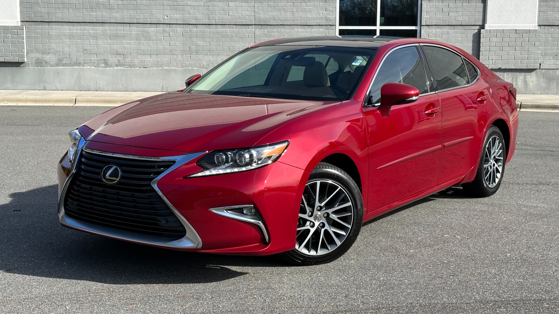 Used 2018 Lexus ES ES 350 / LUXURY PKG / PANORAMIC ROOF / NAV PACKAGE / LED LIGHTS for sale $24,595 at Formula Imports in Charlotte NC 28227 1