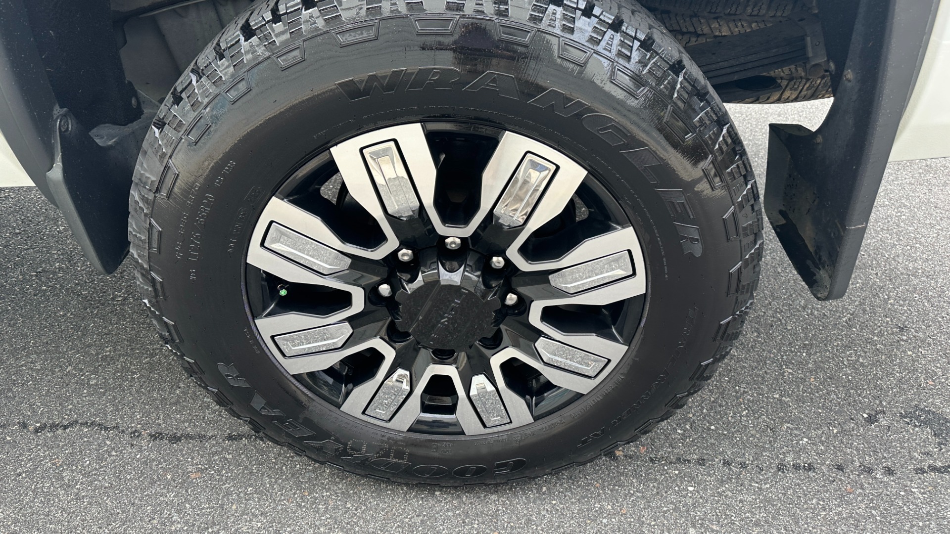Used 2016 GMC Sierra 2500HD DENALI / SERVICED SINCE NEW / ULTIMATE WHEELS / EXHAUST for sale Sold at Formula Imports in Charlotte NC 28227 51