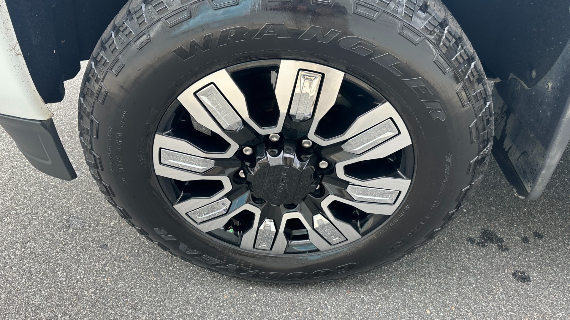 Used 2016 GMC Sierra 2500HD DENALI / SERVICED SINCE NEW / ULTIMATE WHEELS / EXHAUST for sale Sold at Formula Imports in Charlotte NC 28227 52