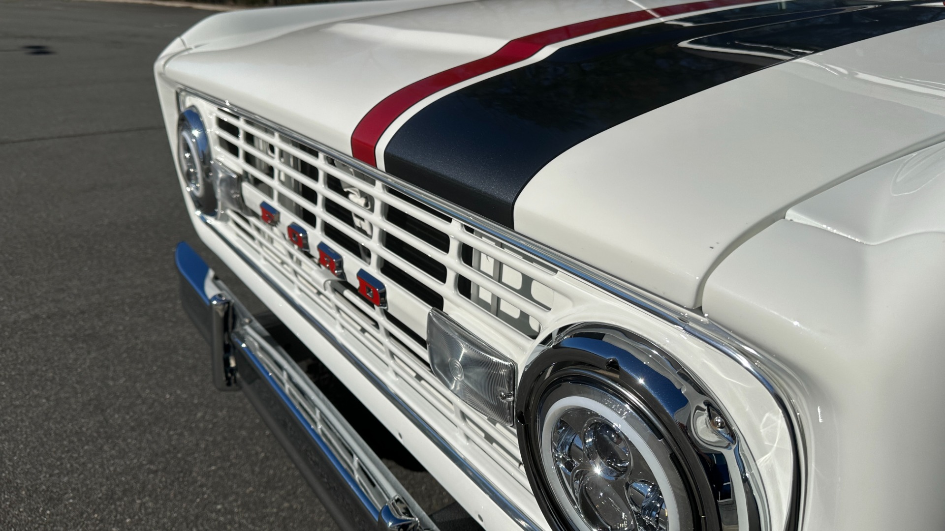 Used 1977 Ford Bronco GATEWAY EDITION / 5.0L COYOTE V8 / FRAME OFF RESTORATION / LEATHER / A/C for sale Sold at Formula Imports in Charlotte NC 28227 15
