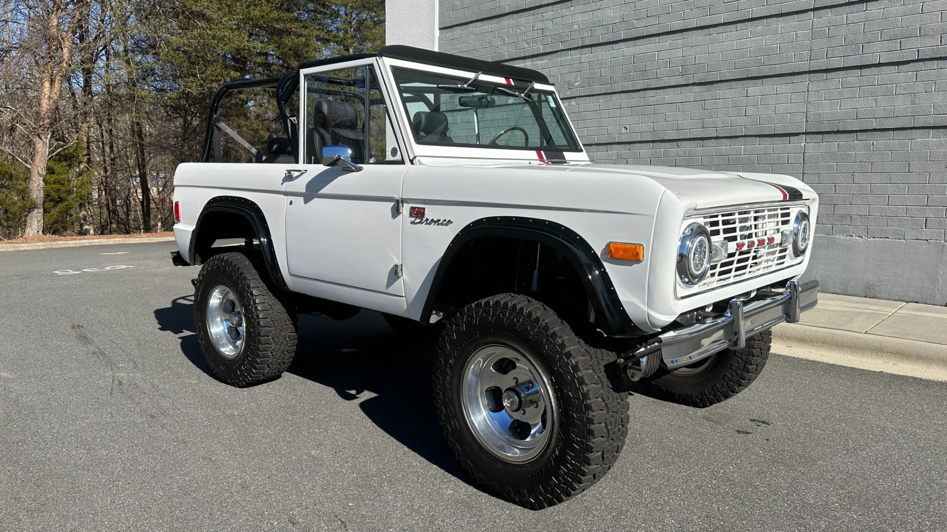 Used 1977 Ford Bronco GATEWAY EDITION / 5.0L COYOTE V8 / FRAME OFF RESTORATION / LEATHER / A/C for sale Sold at Formula Imports in Charlotte NC 28227 2