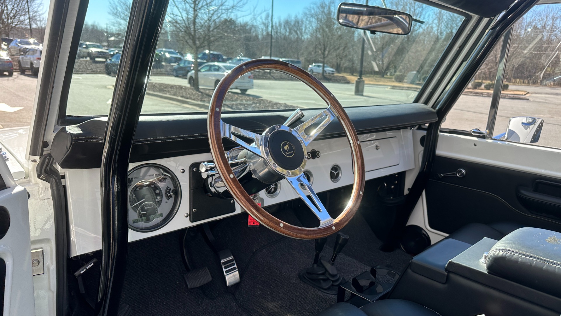 Used 1977 Ford Bronco GATEWAY EDITION / 5.0L COYOTE V8 / FRAME OFF RESTORATION / LEATHER / A/C for sale Sold at Formula Imports in Charlotte NC 28227 27