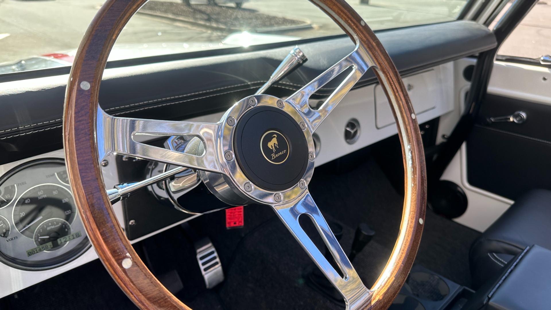 Used 1977 Ford Bronco GATEWAY EDITION / 5.0L COYOTE V8 / FRAME OFF RESTORATION / LEATHER / A/C for sale Sold at Formula Imports in Charlotte NC 28227 37