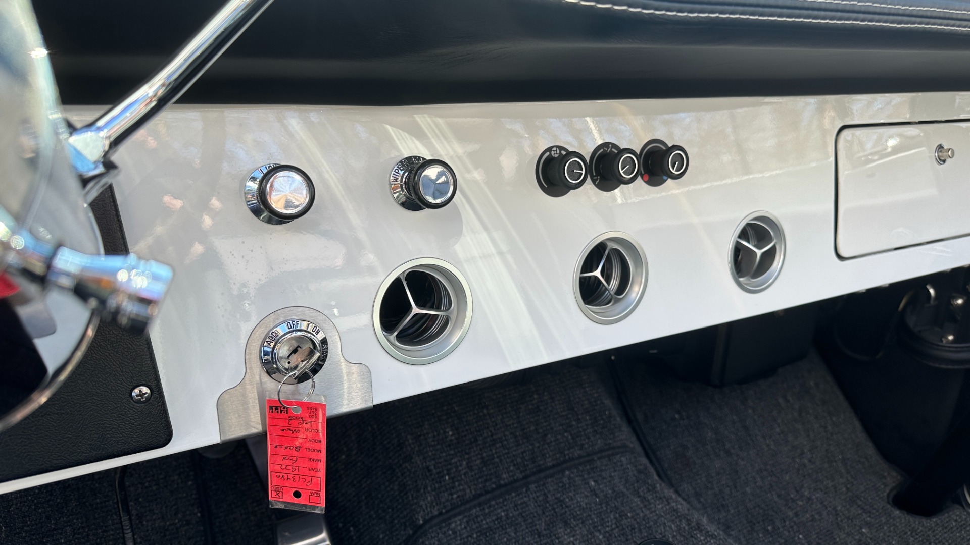 Used 1977 Ford Bronco GATEWAY EDITION / 5.0L COYOTE V8 / FRAME OFF RESTORATION / LEATHER / A/C for sale Sold at Formula Imports in Charlotte NC 28227 39