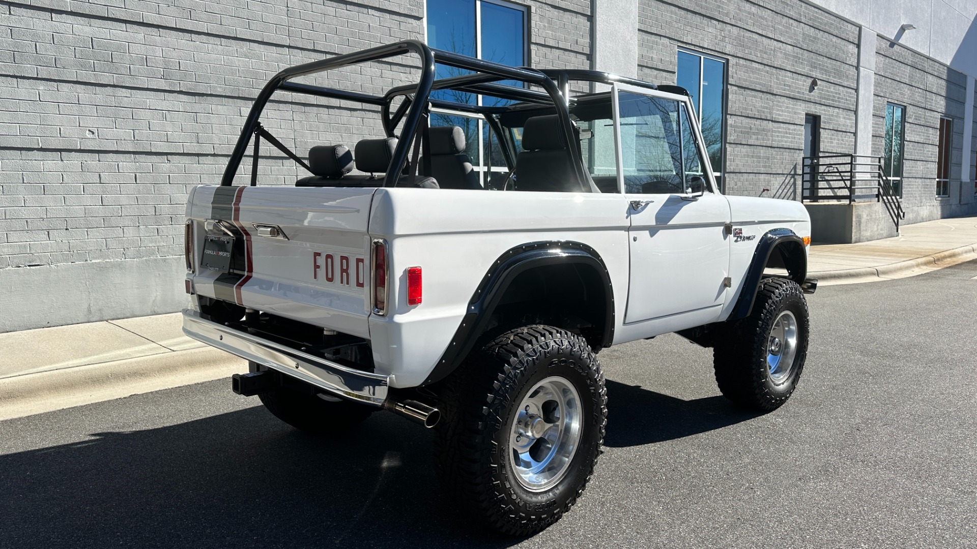 Used 1977 Ford Bronco GATEWAY EDITION / 5.0L COYOTE V8 / FRAME OFF RESTORATION / LEATHER / A/C for sale Sold at Formula Imports in Charlotte NC 28227 4