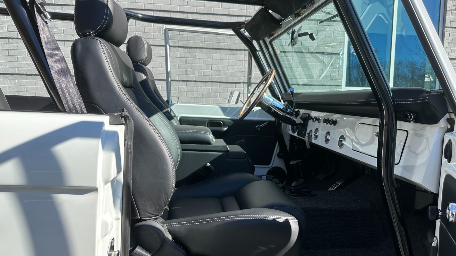 Used 1977 Ford Bronco GATEWAY EDITION / 5.0L COYOTE V8 / FRAME OFF RESTORATION / LEATHER / A/C for sale Sold at Formula Imports in Charlotte NC 28227 45