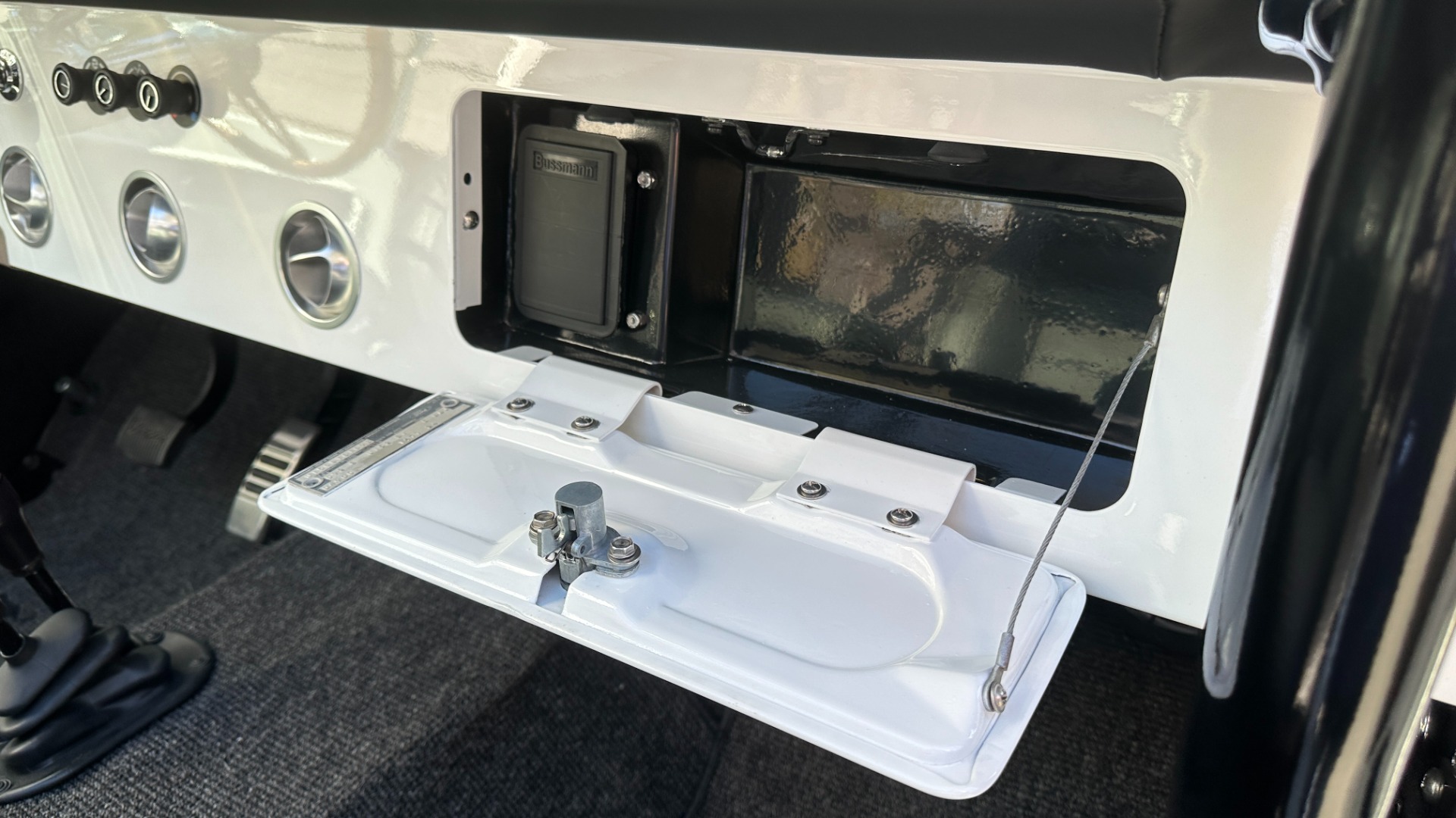 Used 1977 Ford Bronco GATEWAY EDITION / 5.0L COYOTE V8 / FRAME OFF RESTORATION / LEATHER / A/C for sale Sold at Formula Imports in Charlotte NC 28227 49