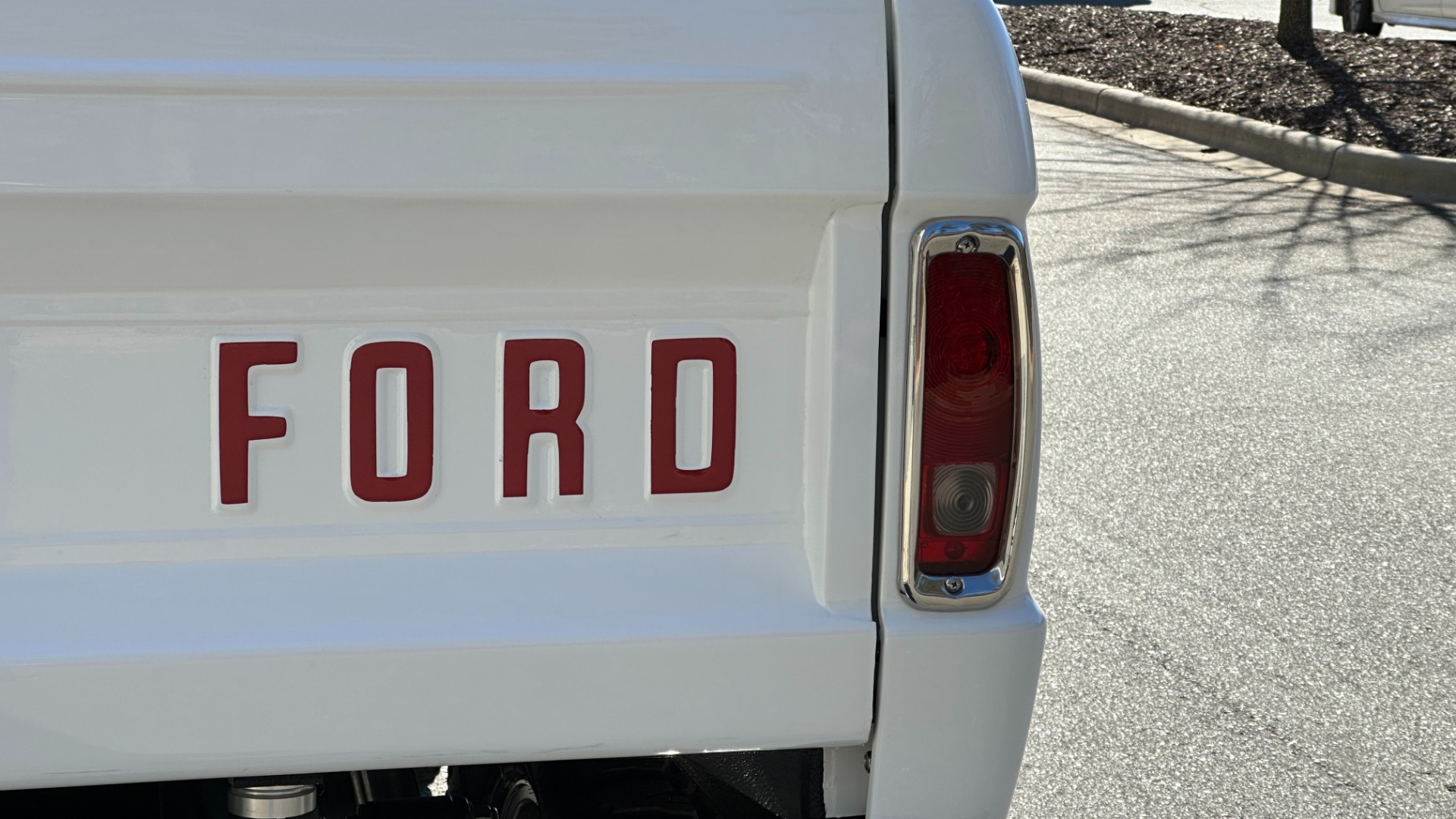 Used 1977 Ford Bronco GATEWAY EDITION / 5.0L COYOTE V8 / FRAME OFF RESTORATION / LEATHER / A/C for sale Sold at Formula Imports in Charlotte NC 28227 57