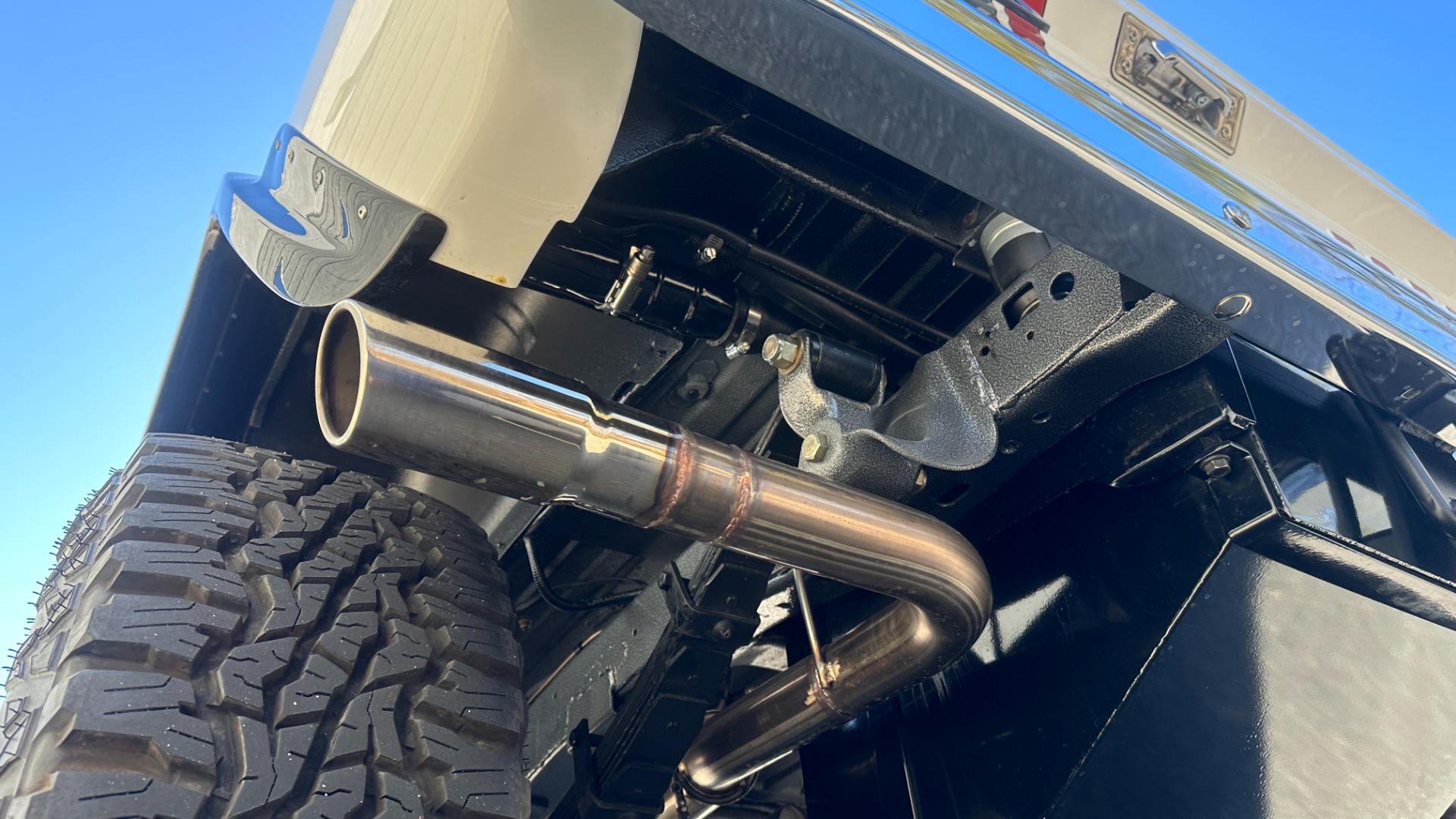 Used 1977 Ford Bronco GATEWAY EDITION / 5.0L COYOTE V8 / FRAME OFF RESTORATION / LEATHER / A/C for sale Sold at Formula Imports in Charlotte NC 28227 60