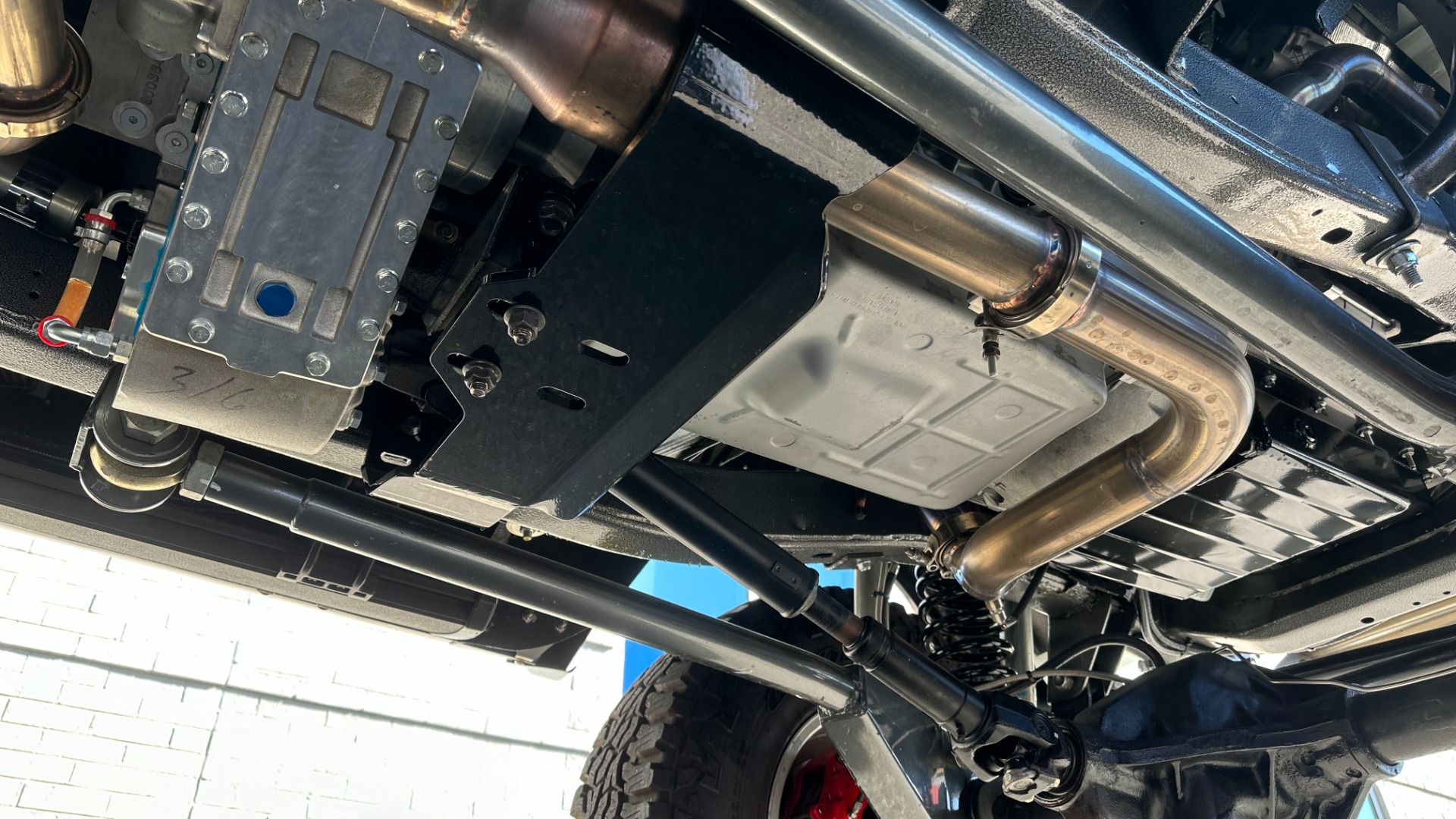 Used 1977 Ford Bronco GATEWAY EDITION / 5.0L COYOTE V8 / FRAME OFF RESTORATION / LEATHER / A/C for sale Sold at Formula Imports in Charlotte NC 28227 68