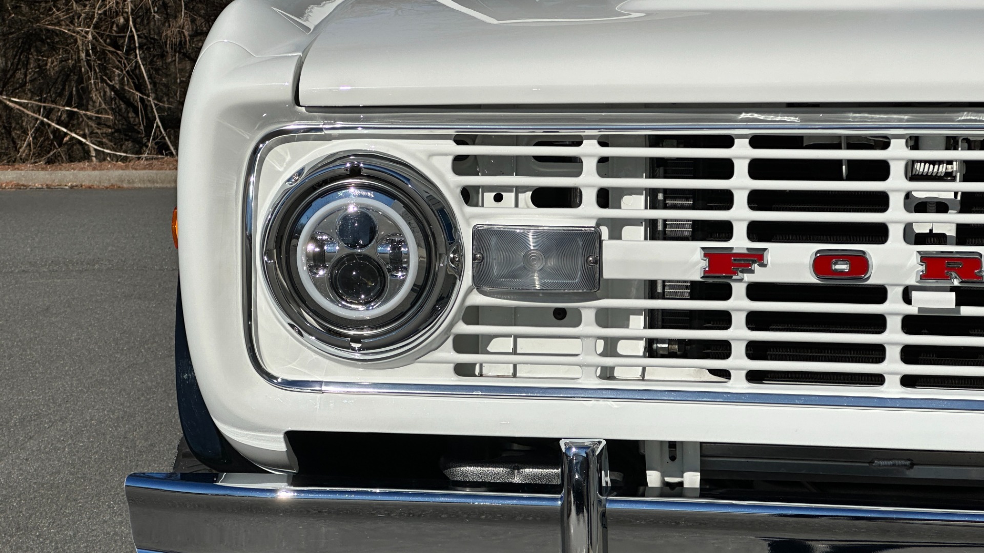Used 1977 Ford Bronco GATEWAY EDITION / 5.0L COYOTE V8 / FRAME OFF RESTORATION / LEATHER / A/C for sale Sold at Formula Imports in Charlotte NC 28227 85