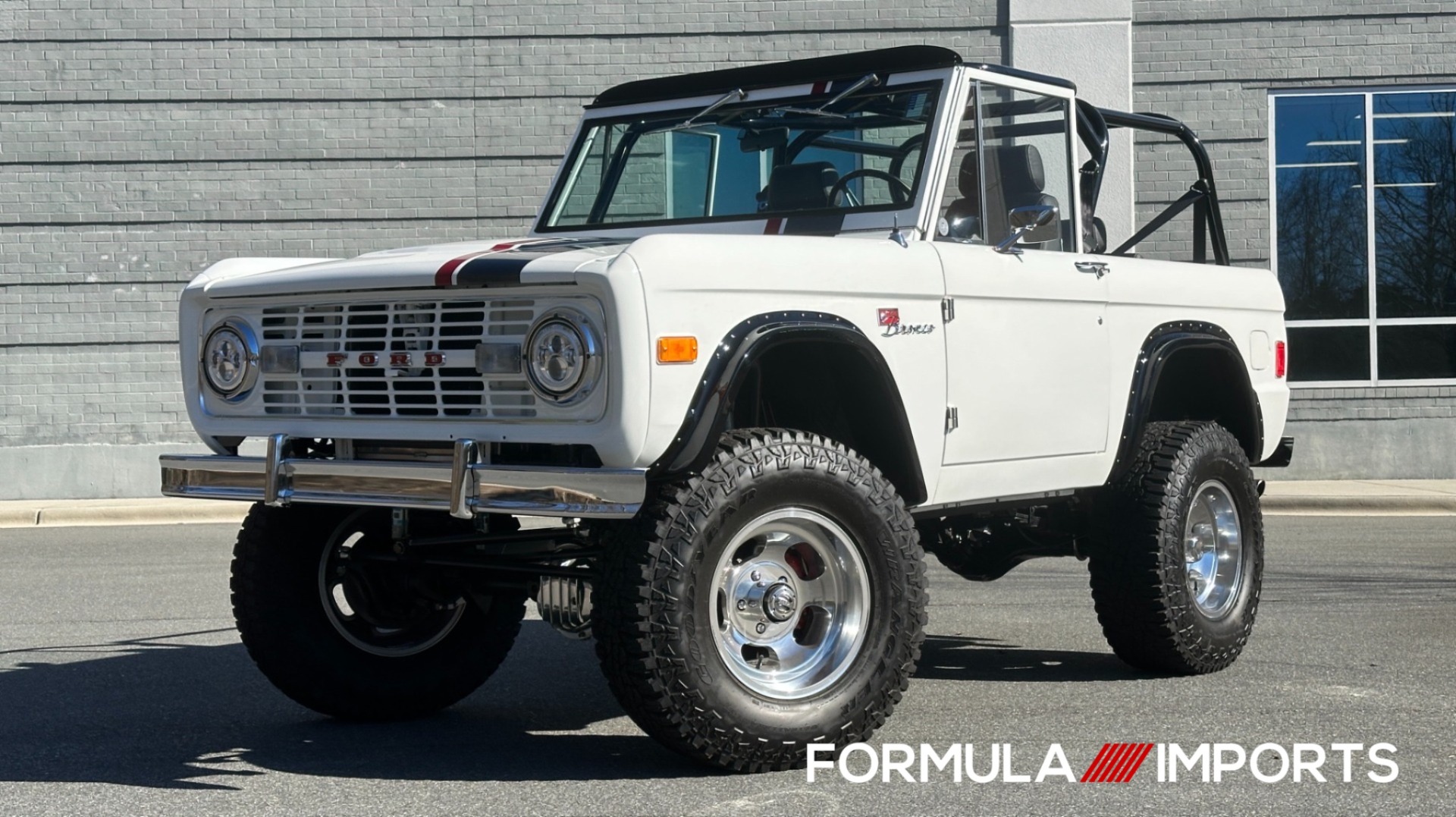 Used 1977 Ford Bronco GATEWAY EDITION / 5.0L COYOTE V8 / FRAME OFF RESTORATION / LEATHER / A/C for sale Sold at Formula Imports in Charlotte NC 28227 1