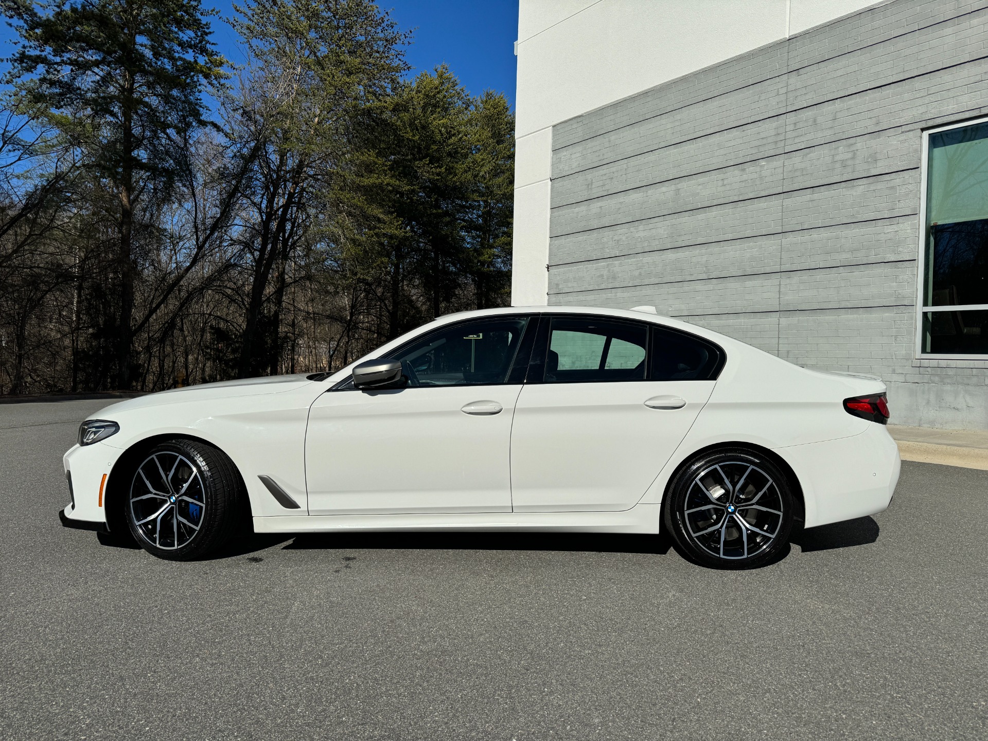 Used 2021 BMW 5 Series M550i xDrive COLD WEATHER PKG / LED LIGHTS / M SPORT WHEELS for sale $56,995 at Formula Imports in Charlotte NC 28227 2