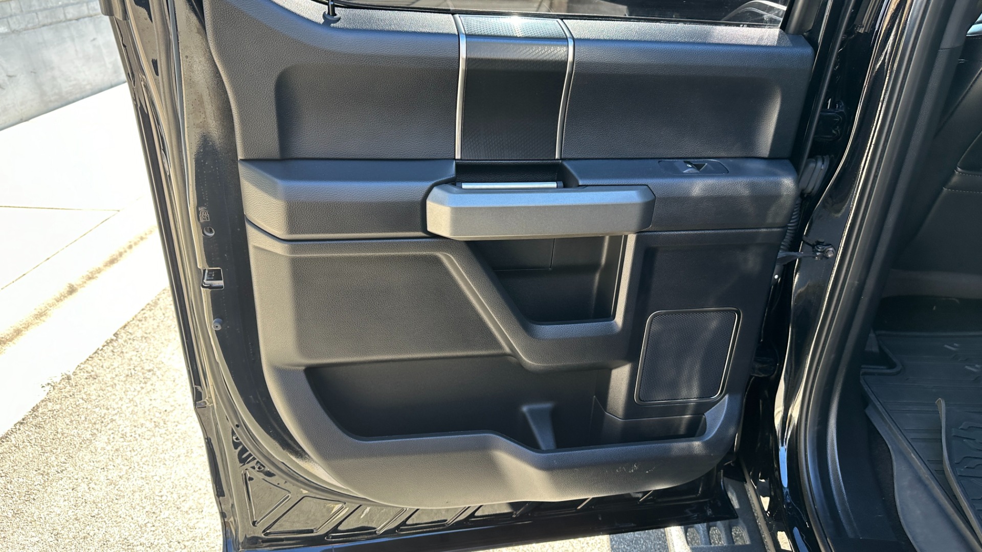 Used 2017 Ford F-150 RAPTOR / TECHNOLOGY PACKAGE / PANORAMIC ROOF for sale Sold at Formula Imports in Charlotte NC 28227 26