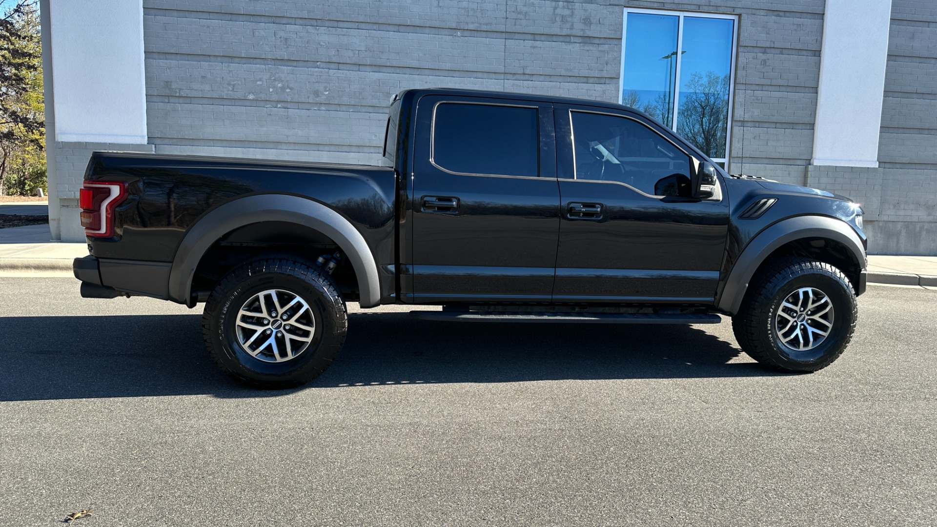 Used 2017 Ford F-150 RAPTOR / TECHNOLOGY PACKAGE / PANORAMIC ROOF for sale Sold at Formula Imports in Charlotte NC 28227 3