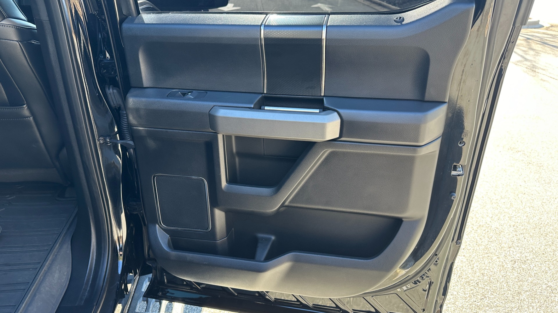 Used 2017 Ford F-150 RAPTOR / TECHNOLOGY PACKAGE / PANORAMIC ROOF for sale Sold at Formula Imports in Charlotte NC 28227 31
