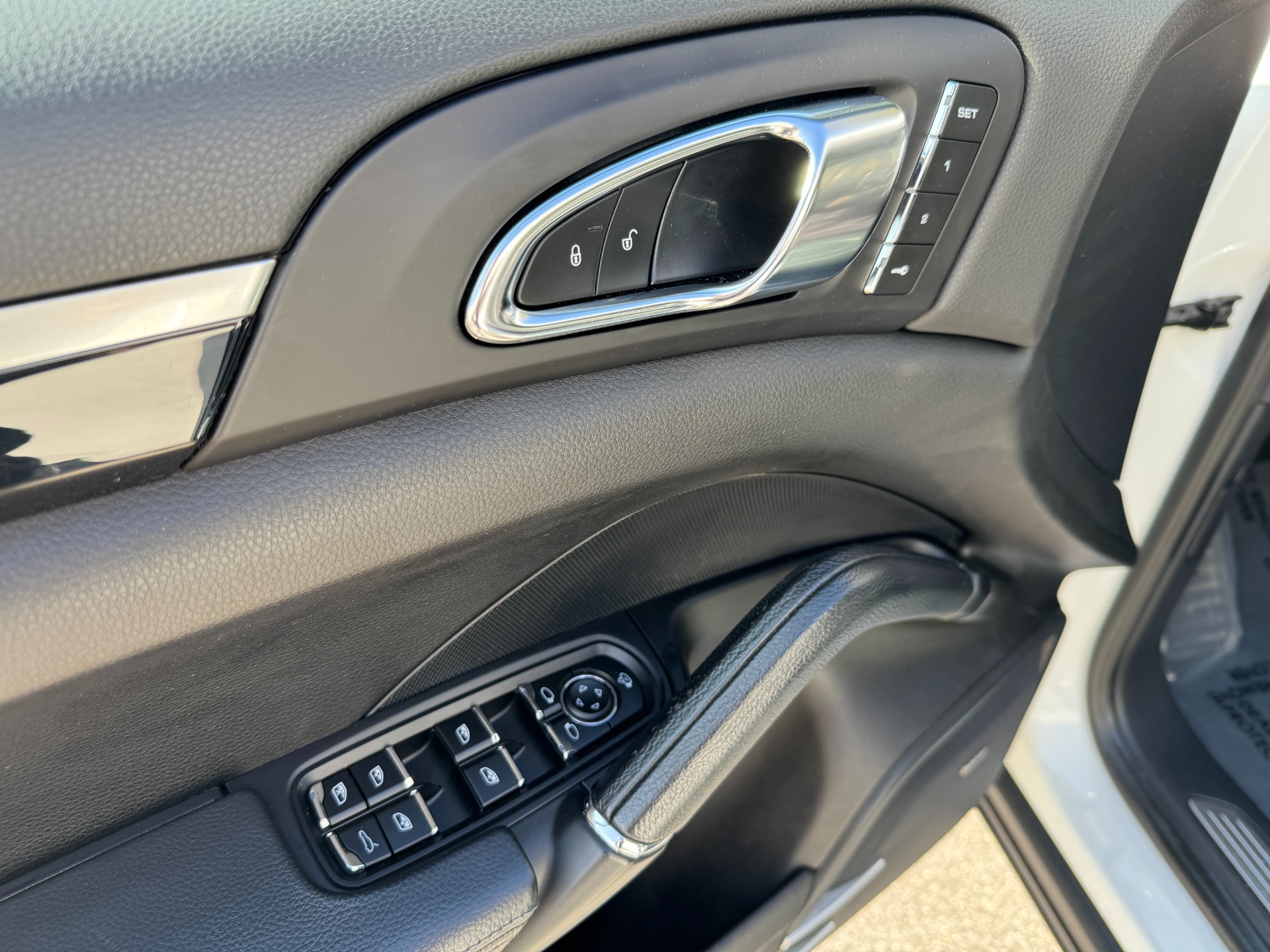 Used 2016 Porsche Cayenne PREMIUM PKG / BOSE SOUND for sale Sold at Formula Imports in Charlotte NC 28227 14