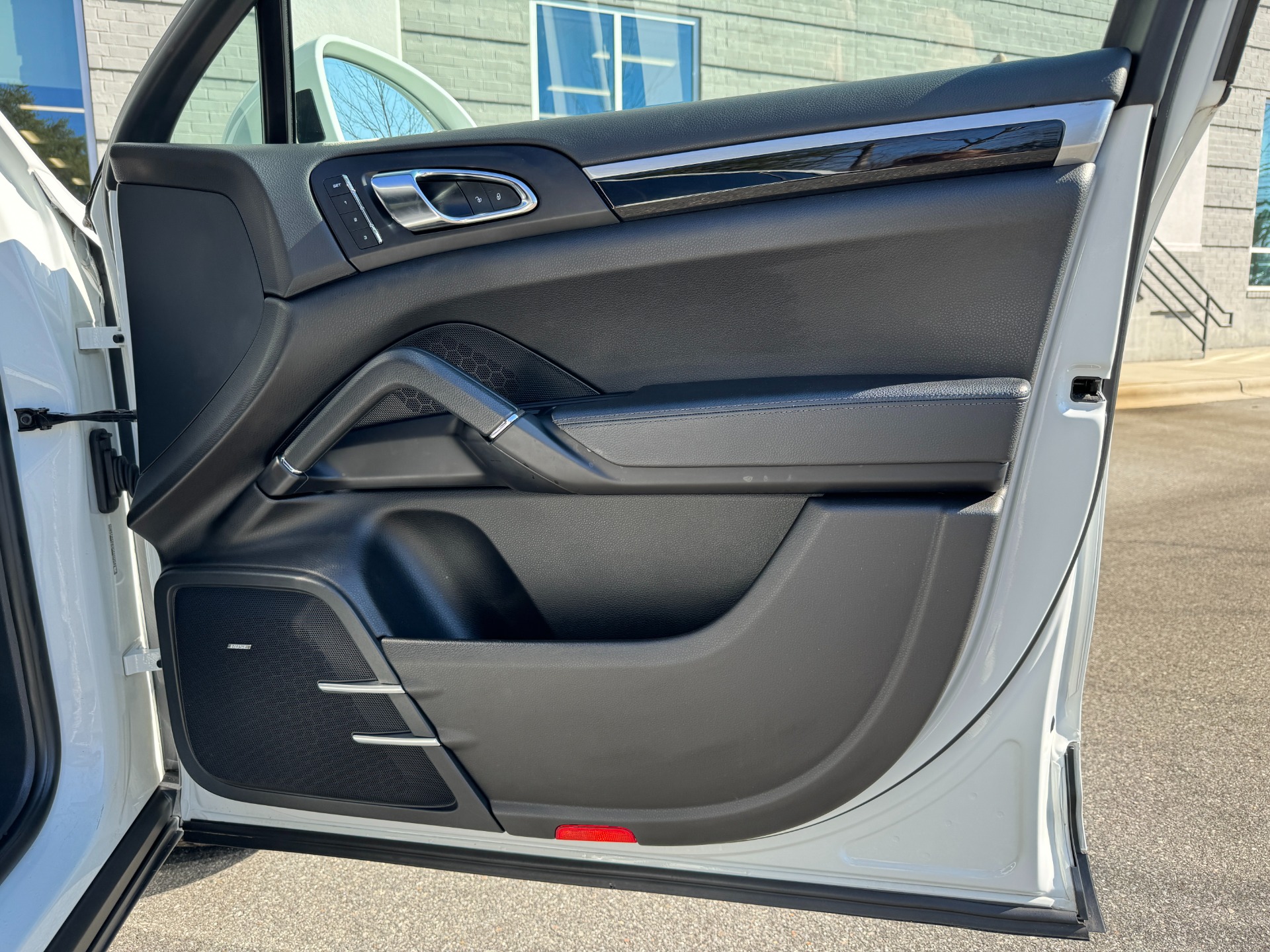 Used 2016 Porsche Cayenne PREMIUM PKG / BOSE SOUND for sale Sold at Formula Imports in Charlotte NC 28227 32