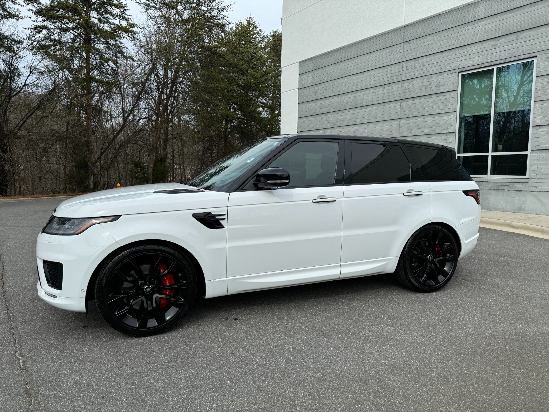 Used 2020 Land Rover Range Rover Sport HST for sale $54,999 at Formula Imports in Charlotte NC 28227 4