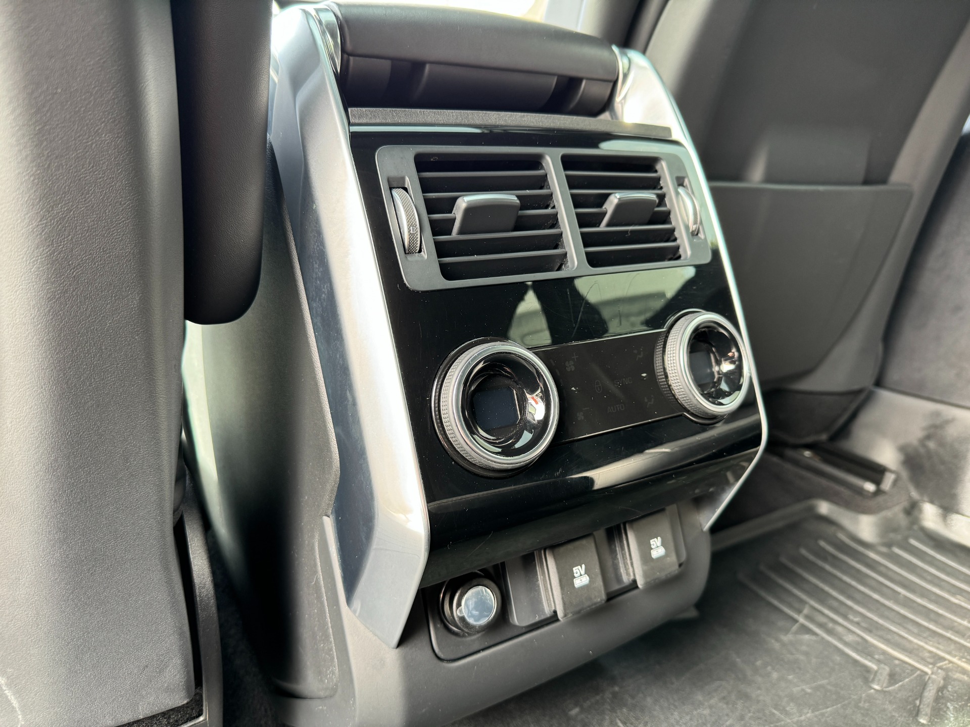 Used 2019 Land Rover Range Rover Sport HSE DYNAMIC CUSTOM WHEELS SUSPENSION for sale Sold at Formula Imports in Charlotte NC 28227 33