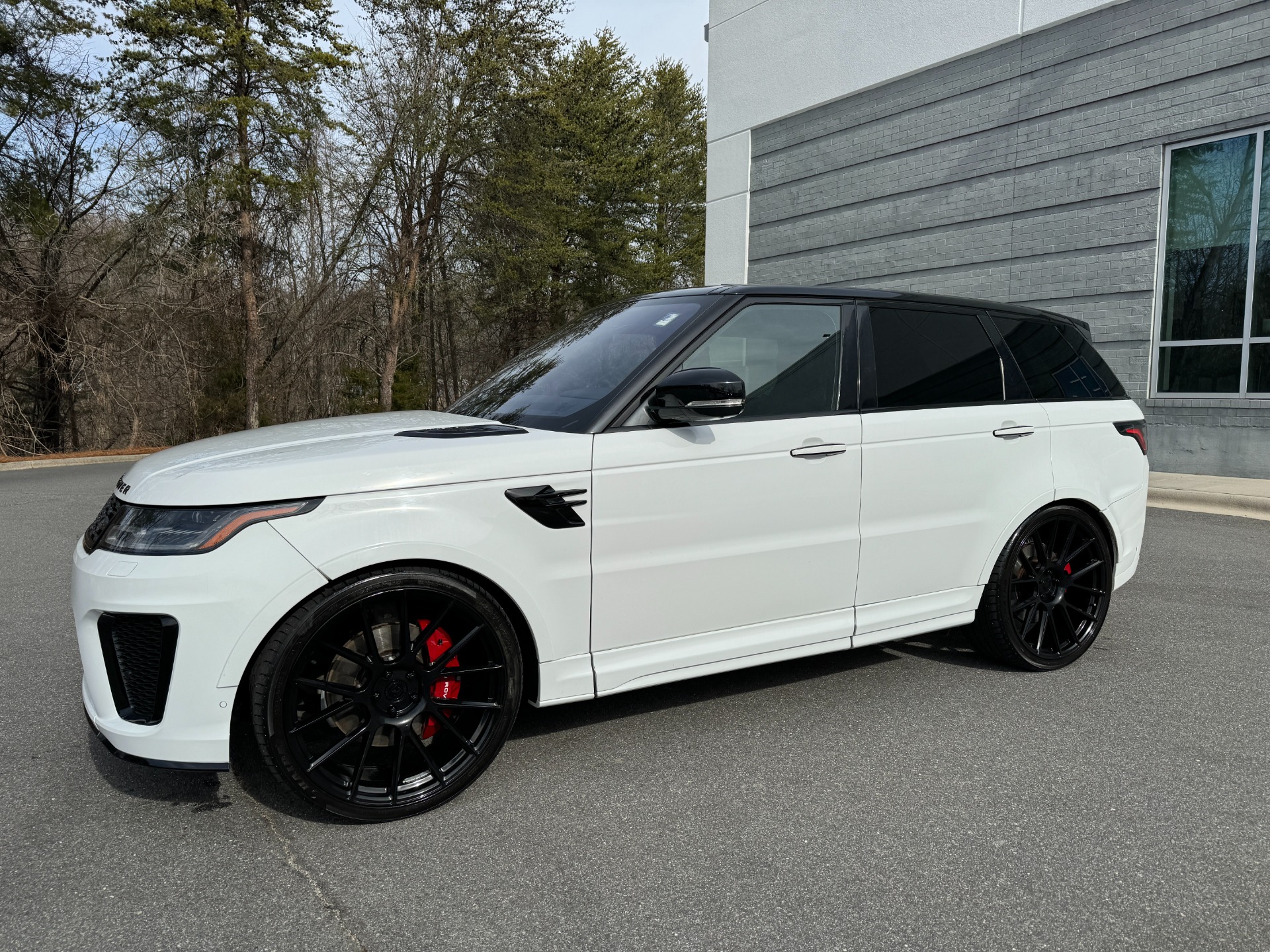 Used 2019 Land Rover Range Rover Sport HSE DYNAMIC CUSTOM WHEELS SUSPENSION for sale Sold at Formula Imports in Charlotte NC 28227 4