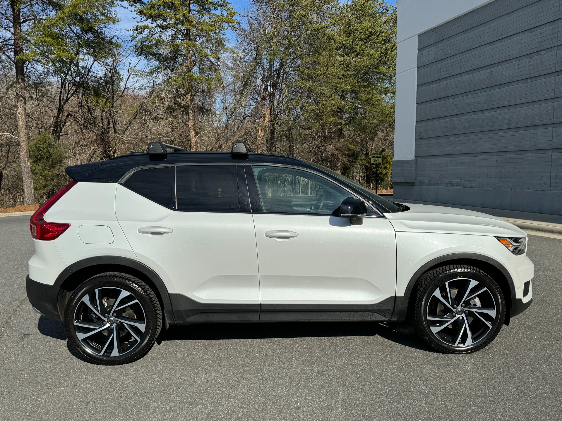 Used 2019 Volvo XC40 R-Design for sale $26,995 at Formula Imports in Charlotte NC 28227 14