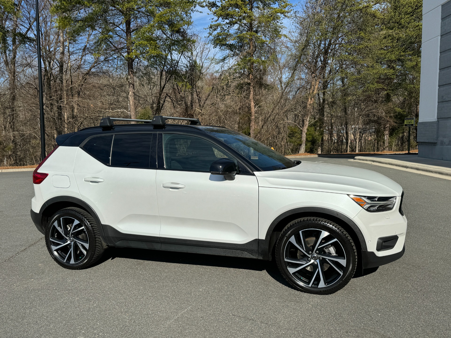 Used 2019 Volvo XC40 R-Design HARMON KARDON AUDIO / PROTECTION PKG for sale Sold at Formula Imports in Charlotte NC 28227 15