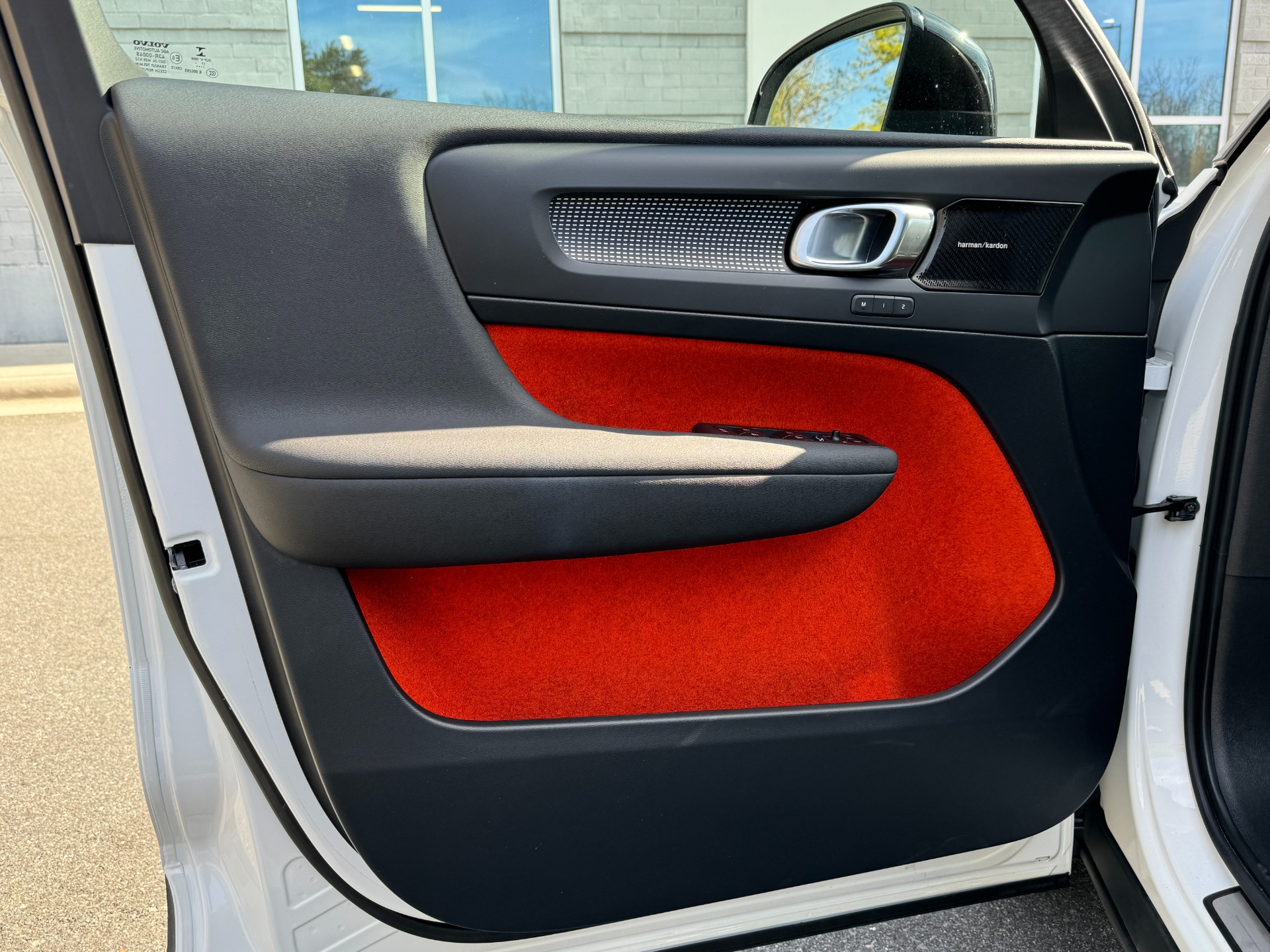 Used 2019 Volvo XC40 R-Design HARMON KARDON AUDIO / PROTECTION PKG for sale Sold at Formula Imports in Charlotte NC 28227 19
